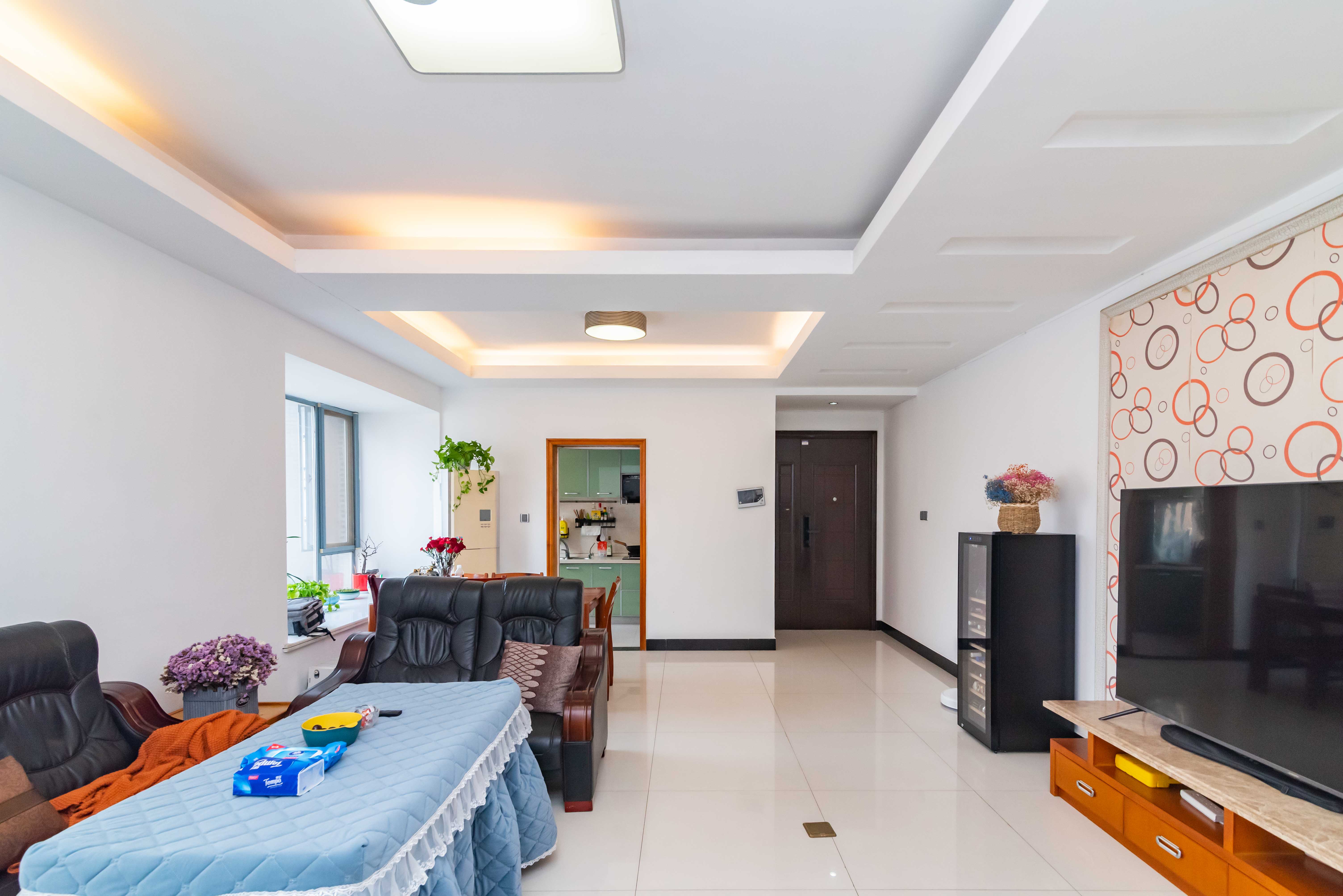 滨江君悦香邸  3室2厅2卫    158.0万客厅