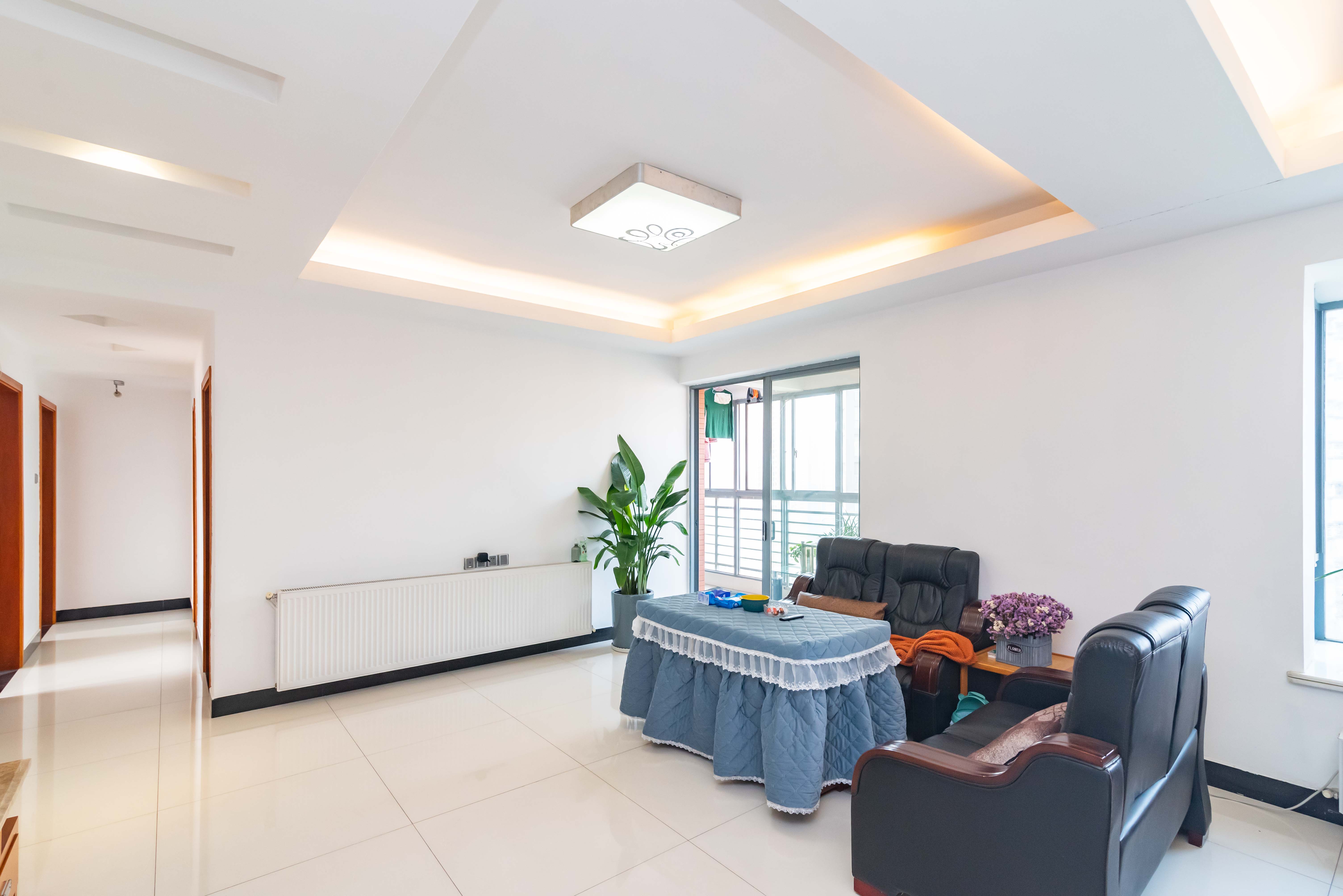 滨江君悦香邸  3室2厅2卫    158.0万客厅