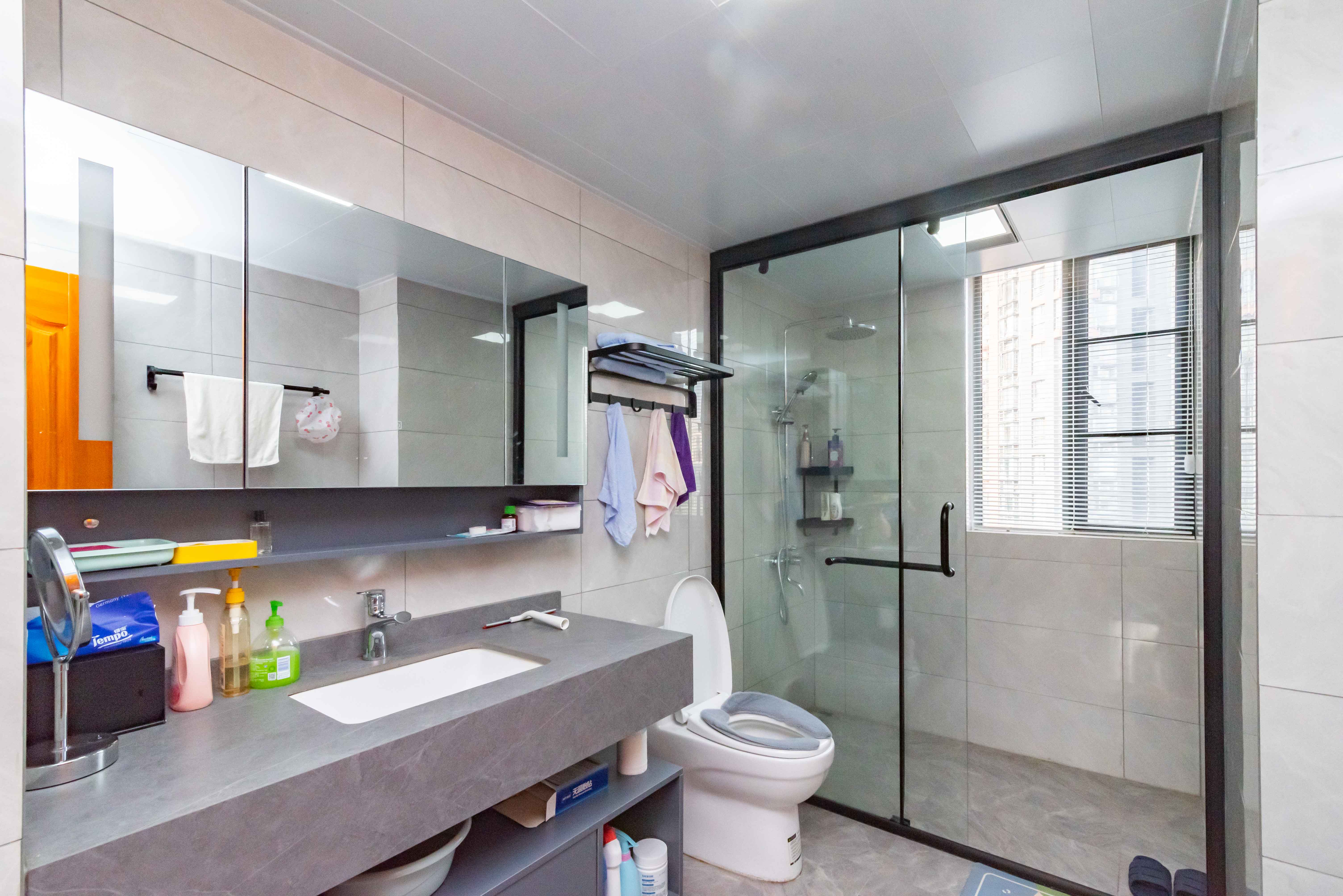 滨江君悦香邸  3室2厅2卫    158.0万卫生间