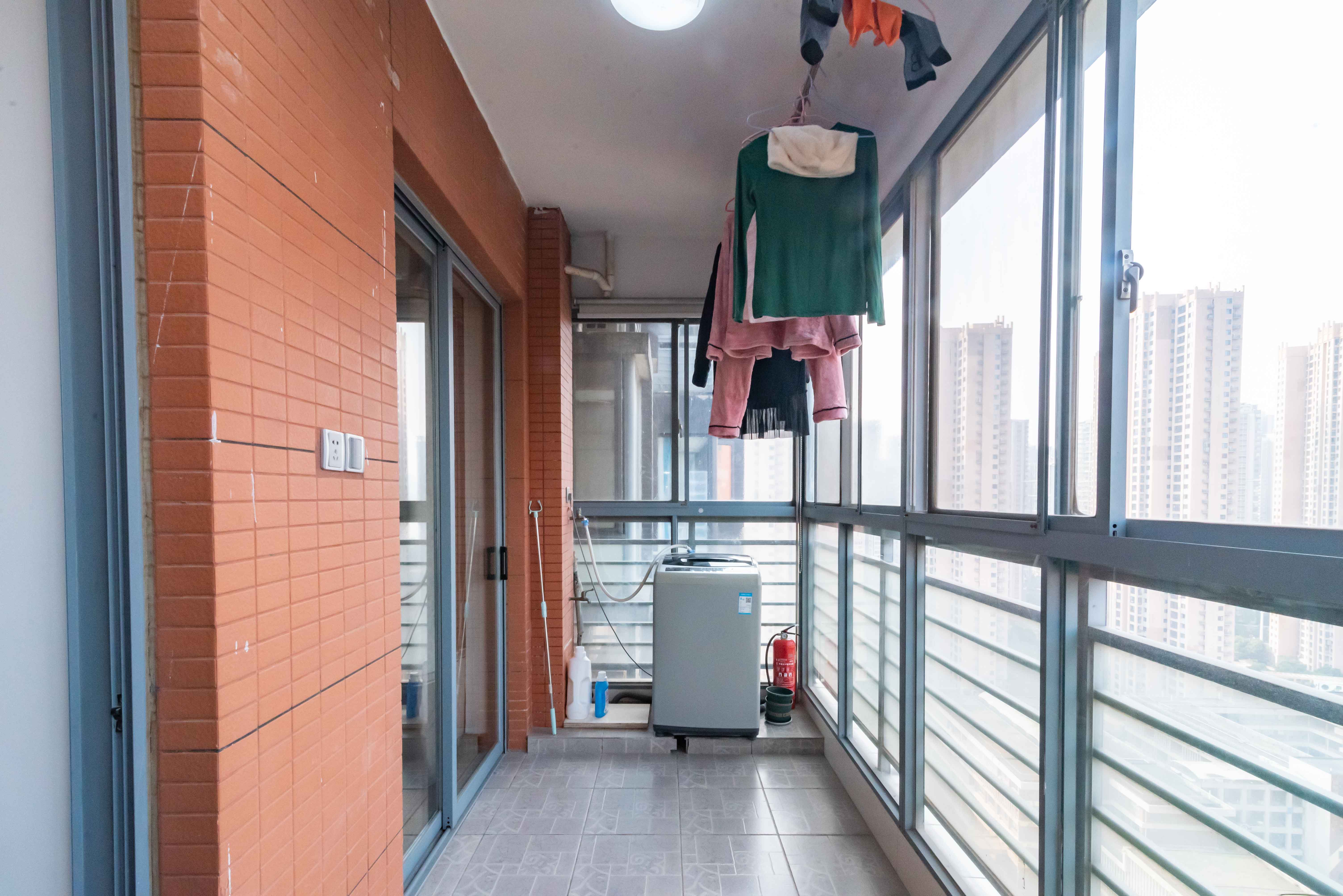 滨江君悦香邸  3室2厅2卫    158.0万阳台