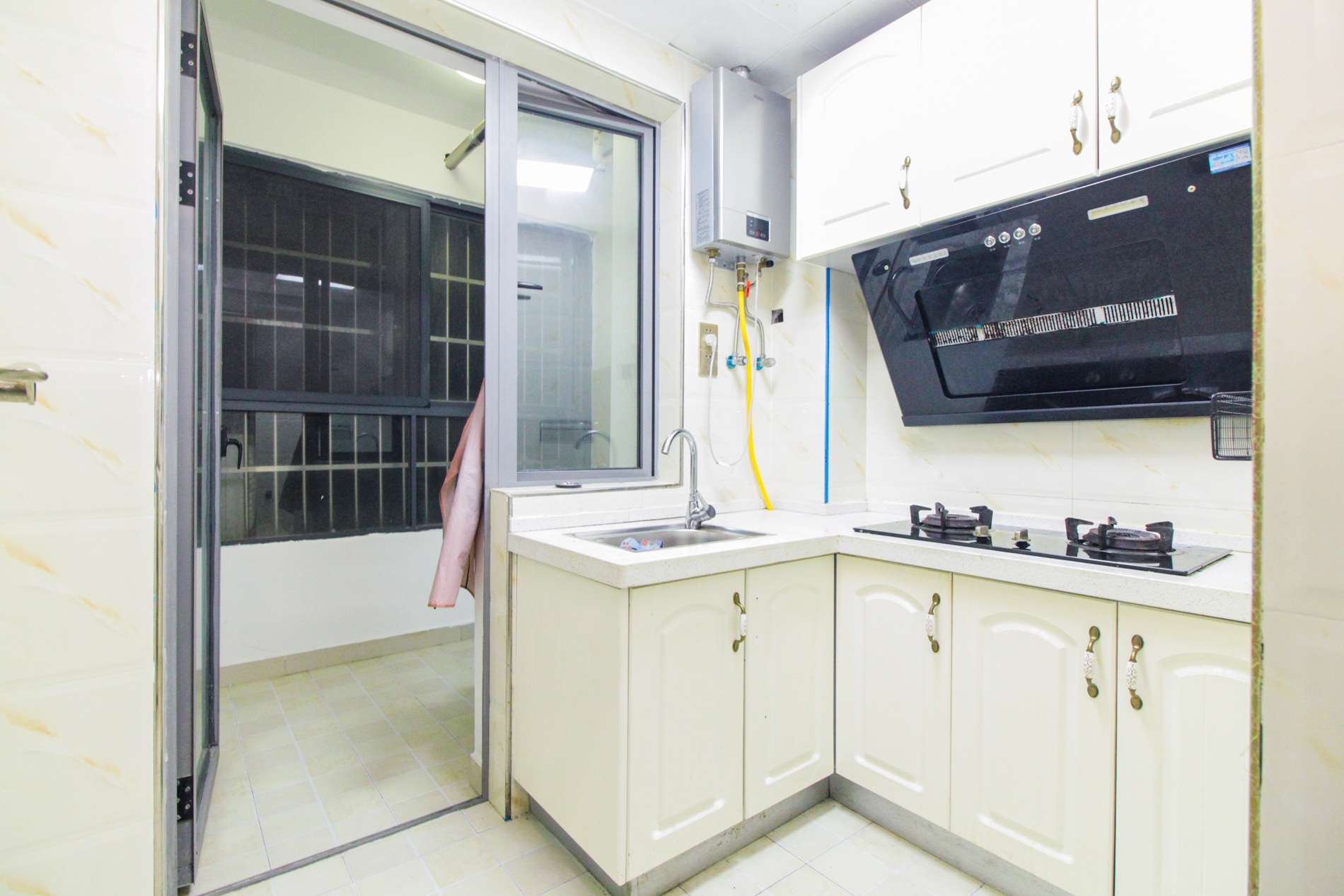 上海城小区  3室2厅2卫   102.00万厨房