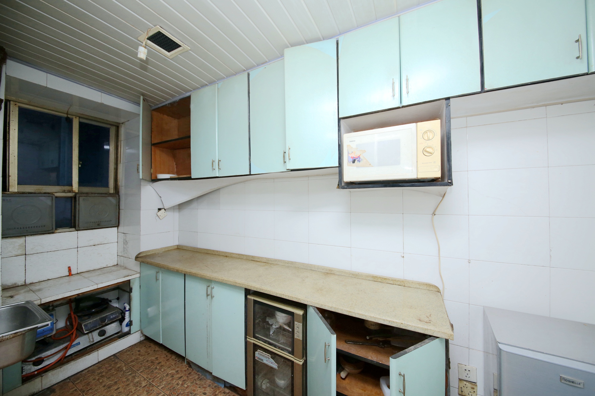 成达花园  3室2厅1卫    40.8万厨房