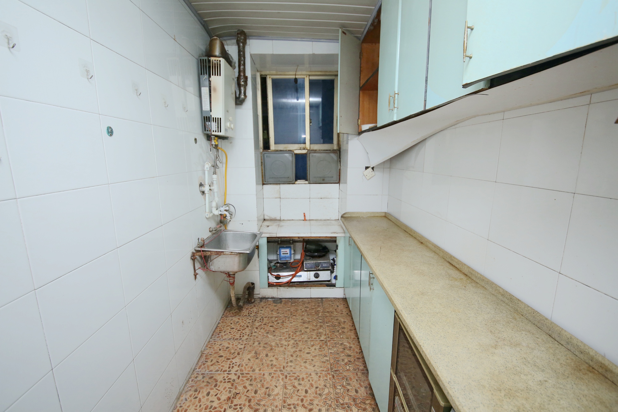 成达花园  3室2厅1卫    40.8万厨房