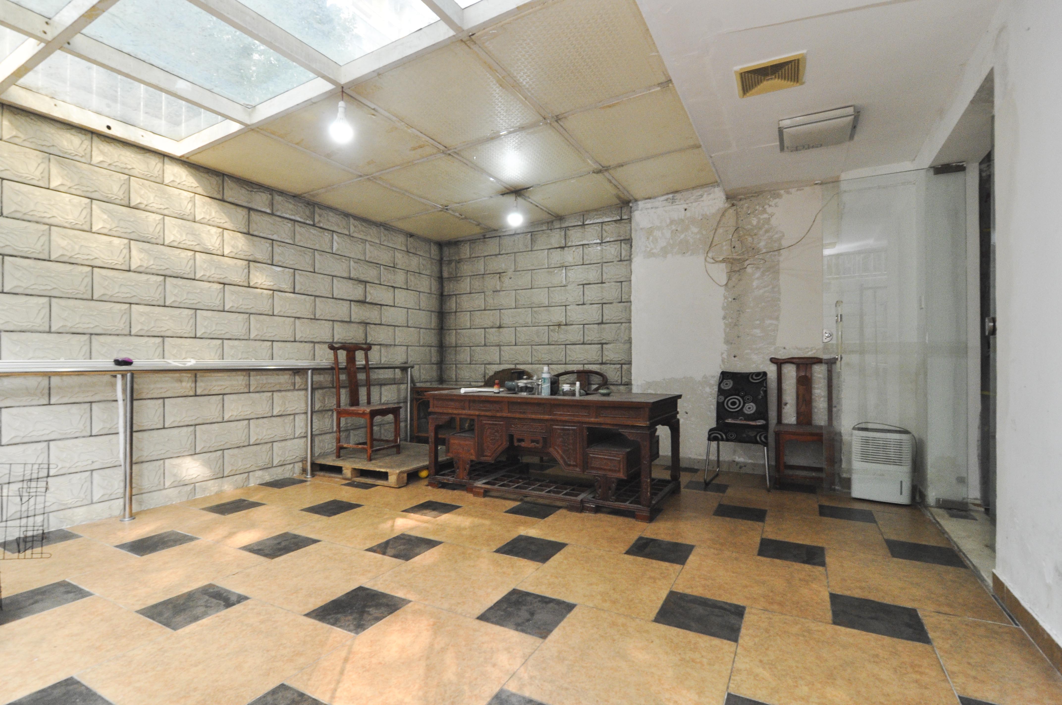 望兴景园一期  4室3厅3卫   135.00万其他
