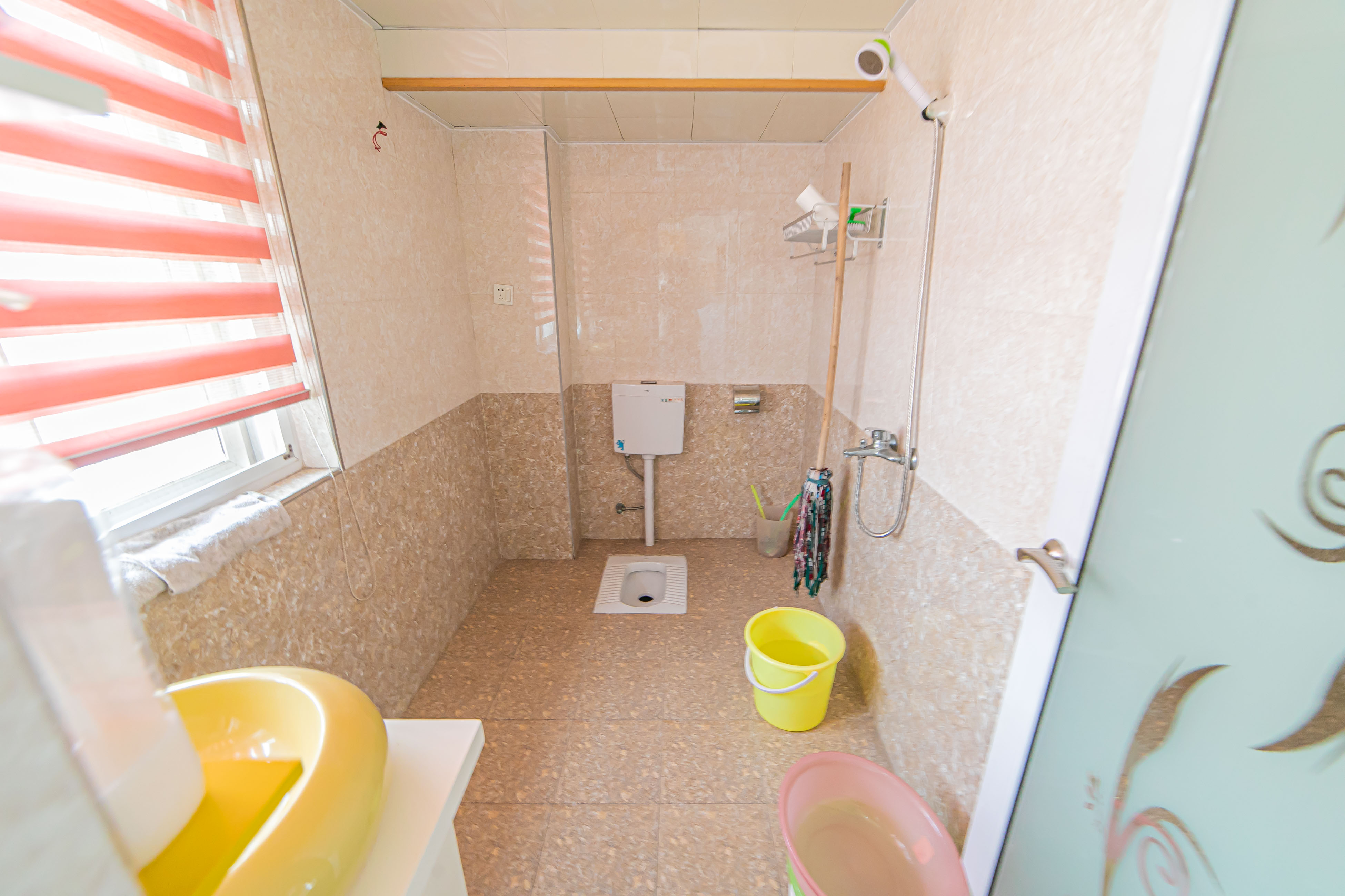 警苑星城 4室2厅2卫 79.80万 警苑星城 4室2厅2卫 79.80万卫生间