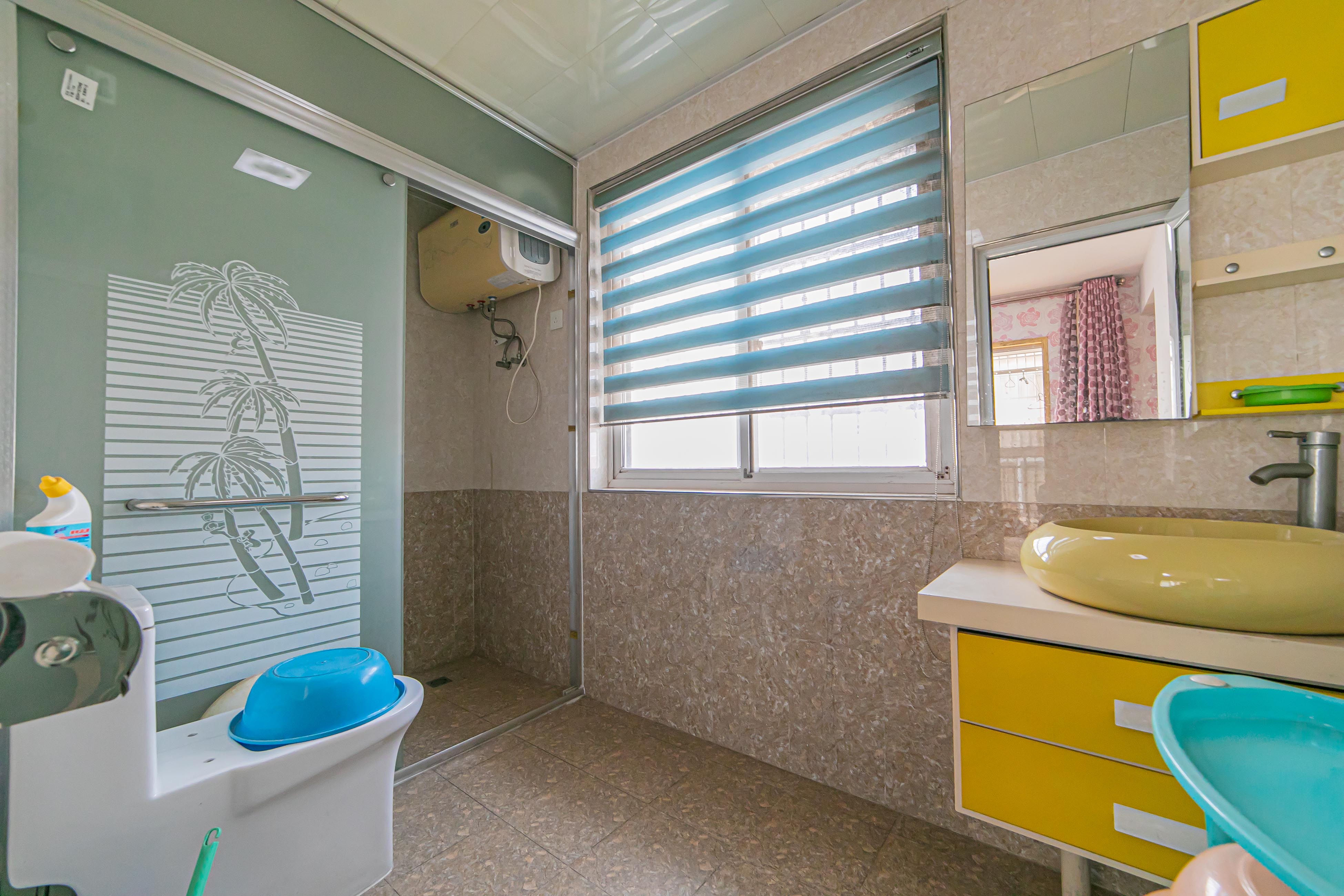 警苑星城 4室2厅2卫 79.80万 警苑星城 4室2厅2卫 79.80万卫生间