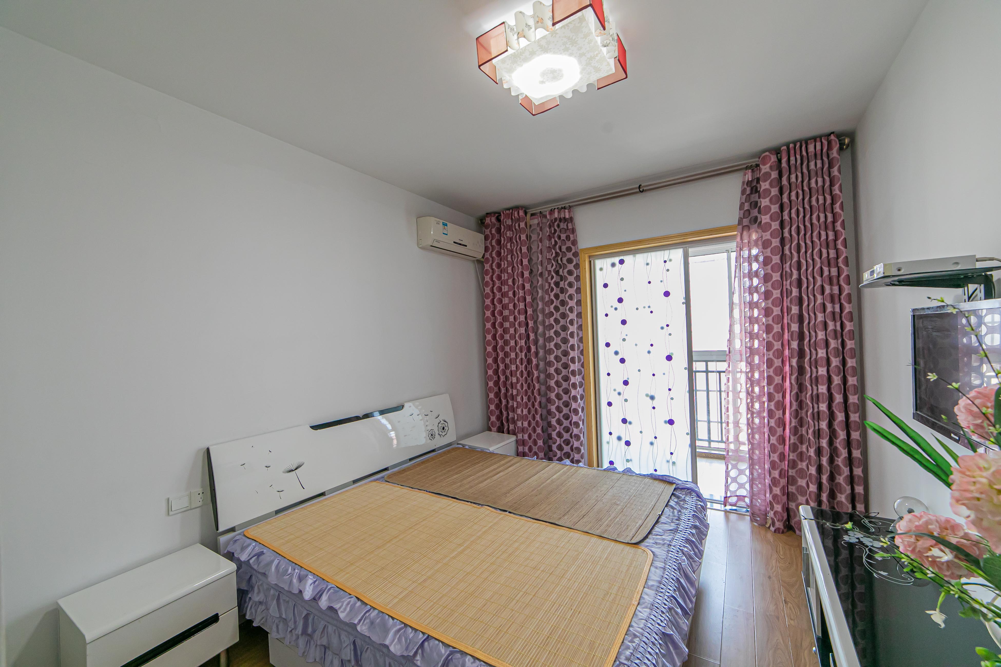 警苑星城 4室2厅2卫 79.80万 警苑星城 4室2厅2卫 79.80万卧室