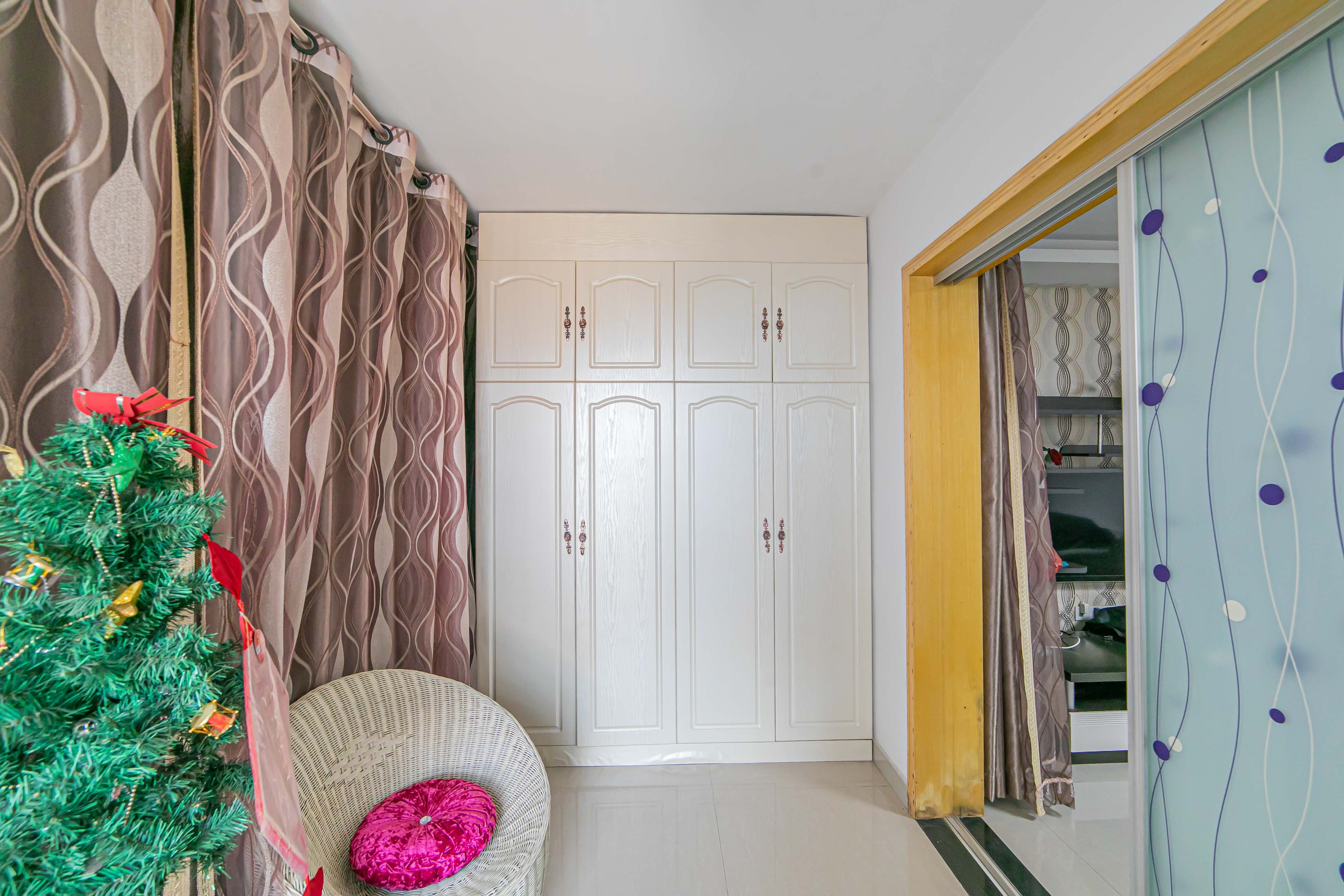 警苑星城 4室2厅2卫 79.80万 警苑星城 4室2厅2卫 79.80万阳台