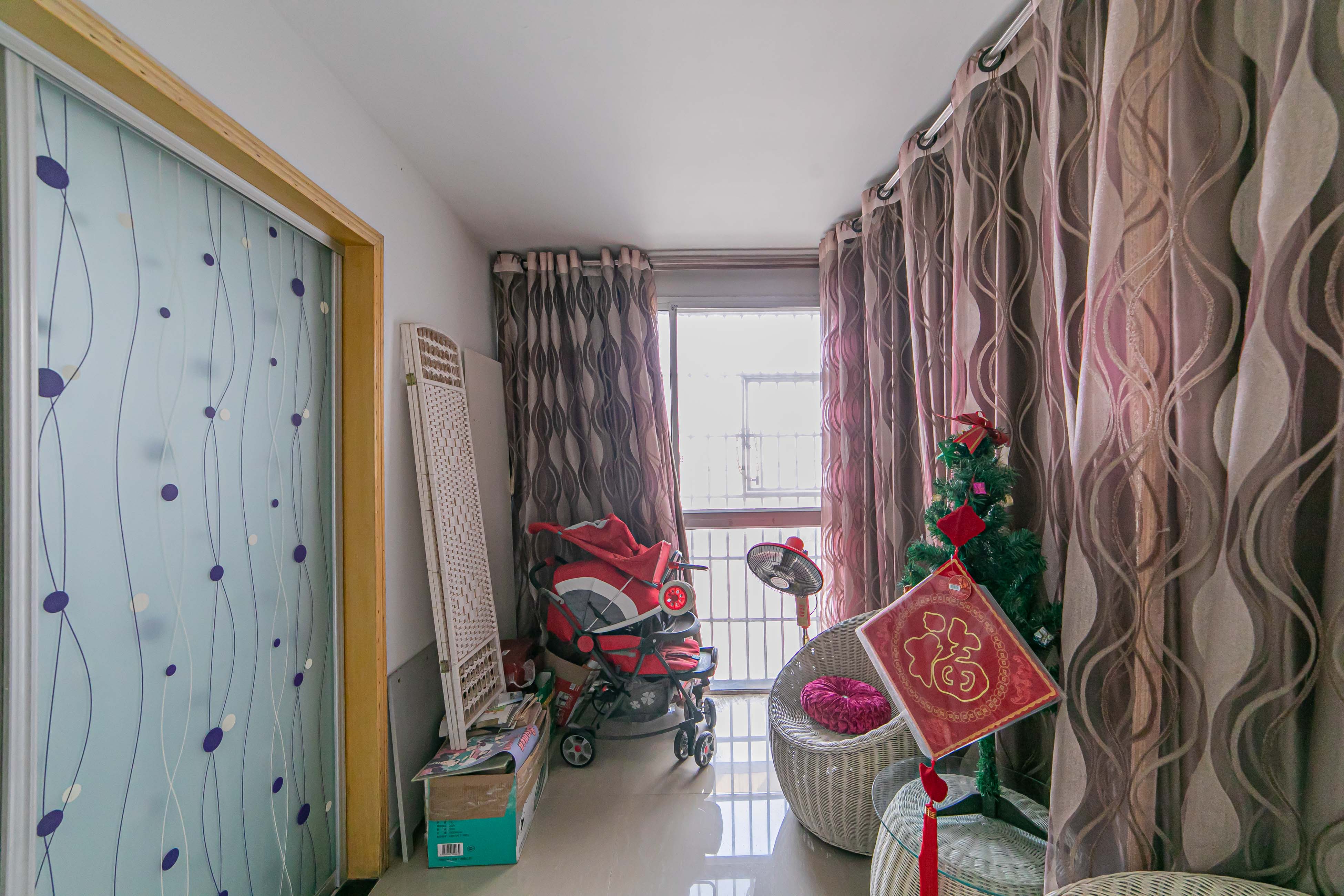 警苑星城 4室2厅2卫 79.80万 警苑星城 4室2厅2卫 79.80万阳台