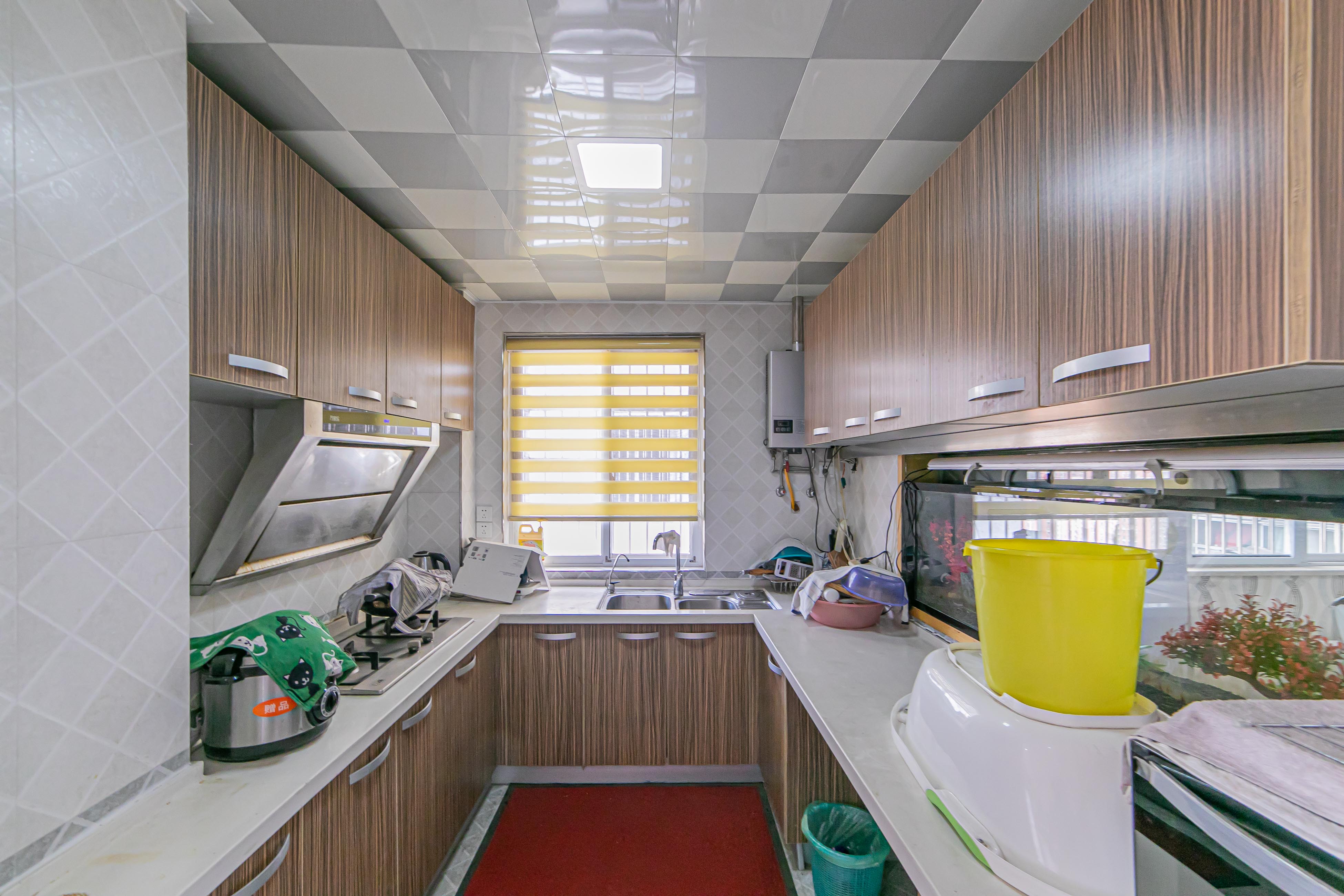 警苑星城 4室2厅2卫 79.80万 警苑星城 4室2厅2卫 79.80万厨房