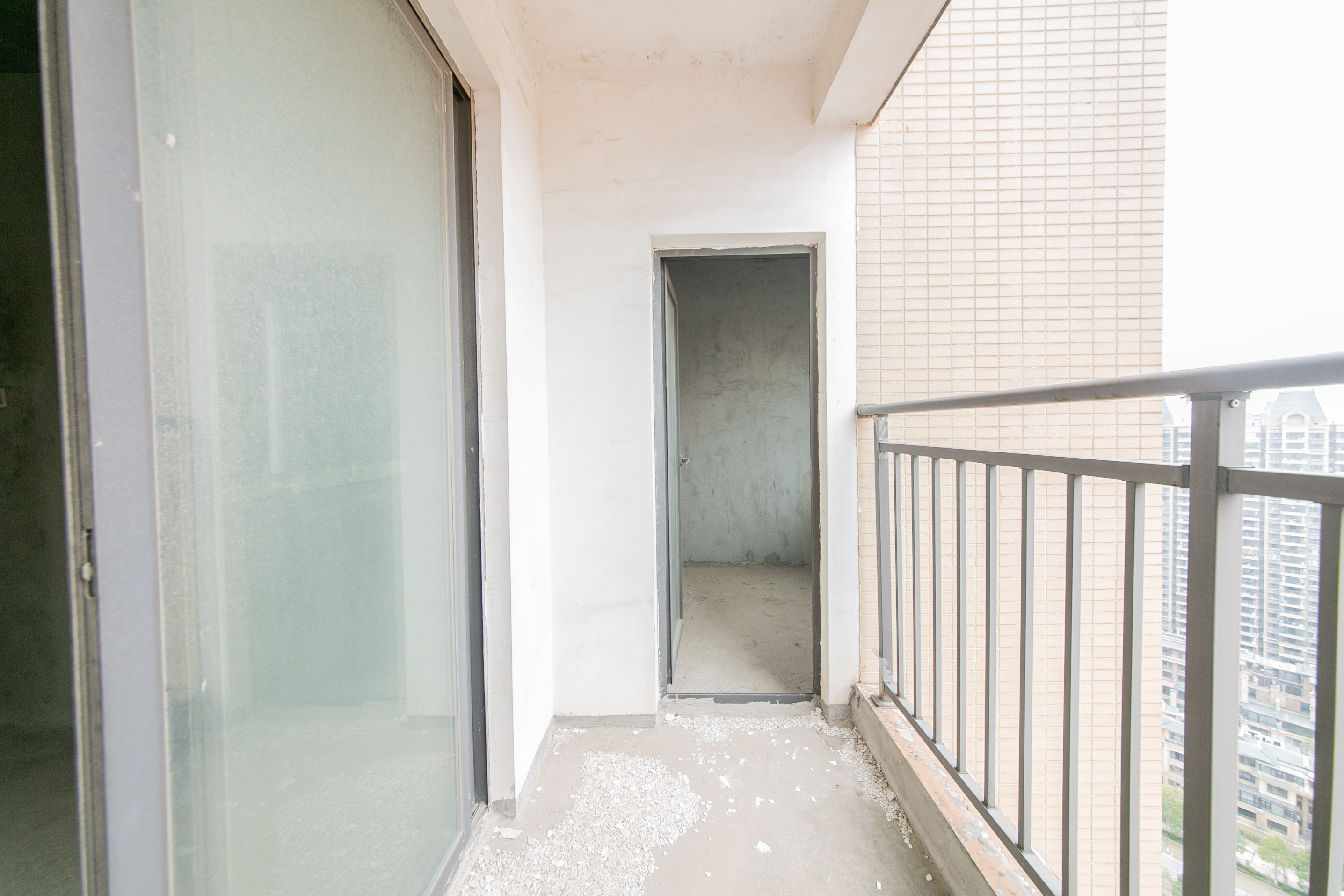 湘诚德峰小区  4室2厅2卫   288.00万阳台