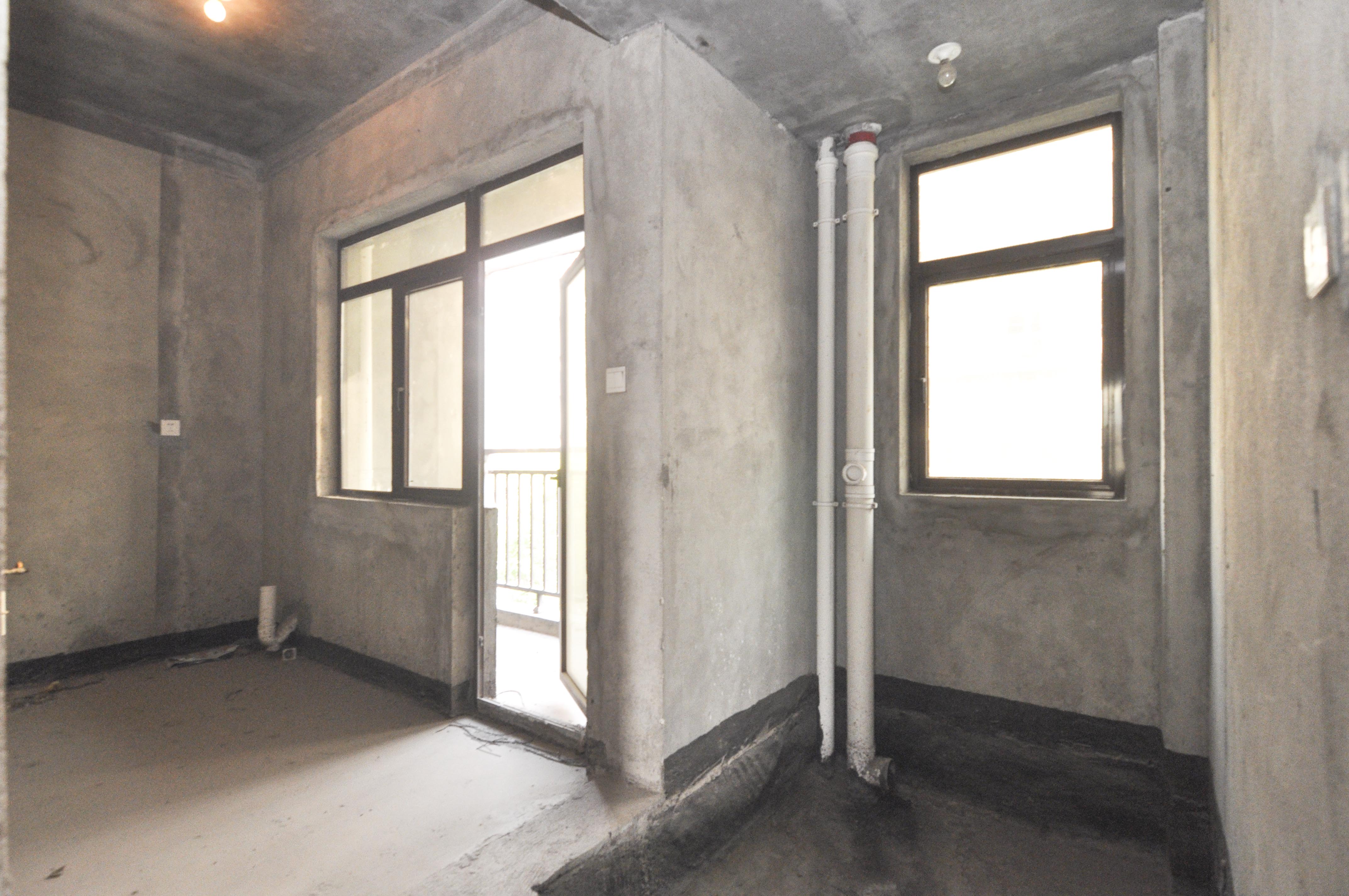 麓山枫情  3室2厅1卫   95.00万其他
