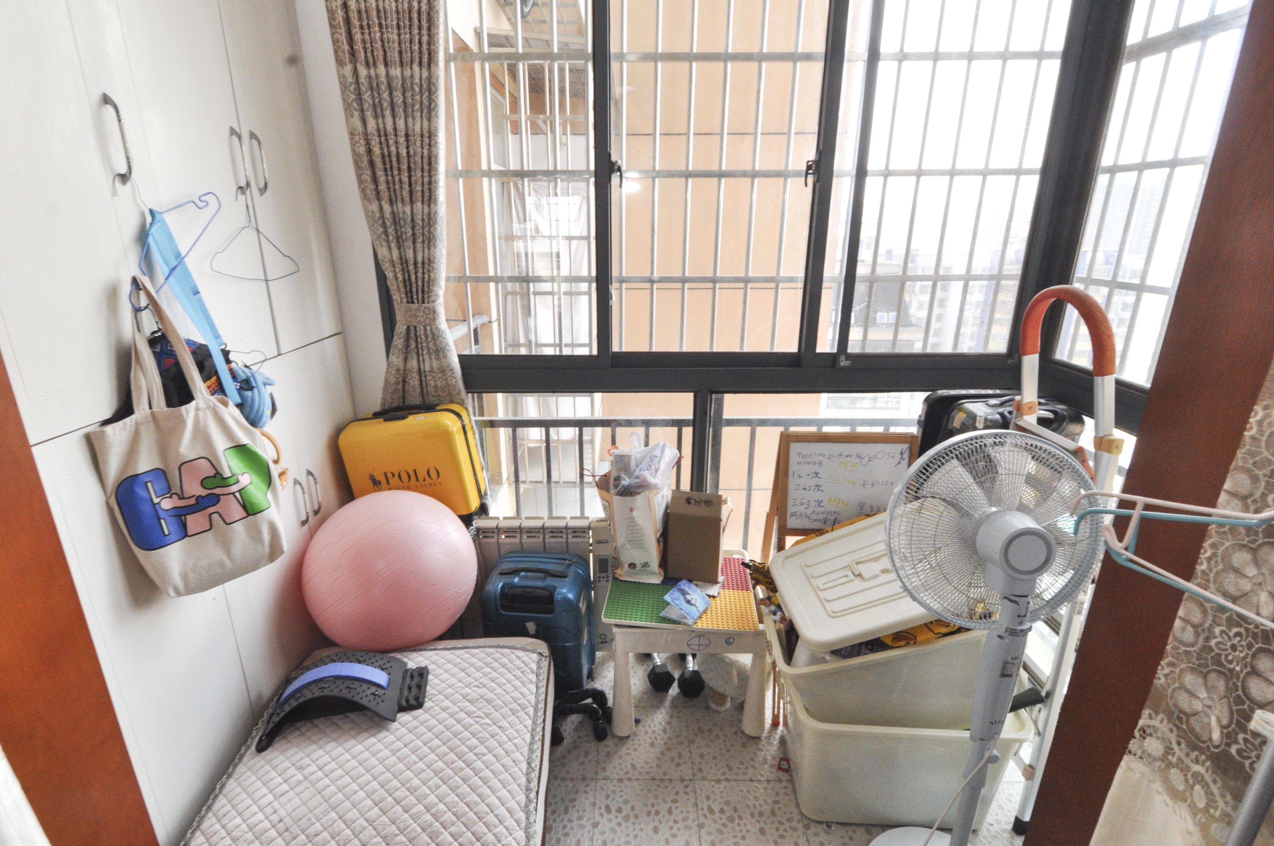 翡翠華庭  3室2廳1衛(wèi)    117.9萬陽臺