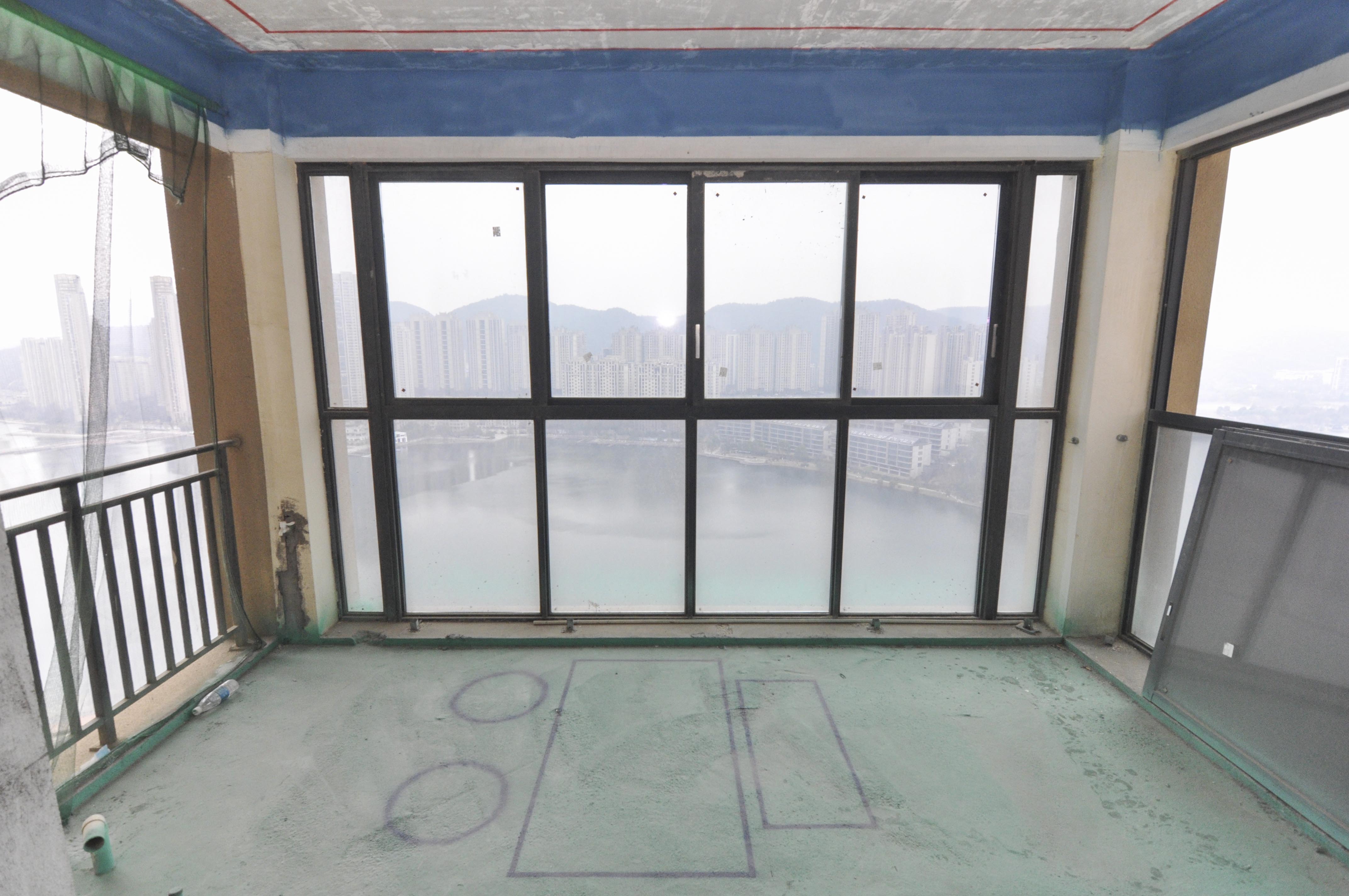 中建梅溪湖中心  4室2厅2卫    358.0万其他