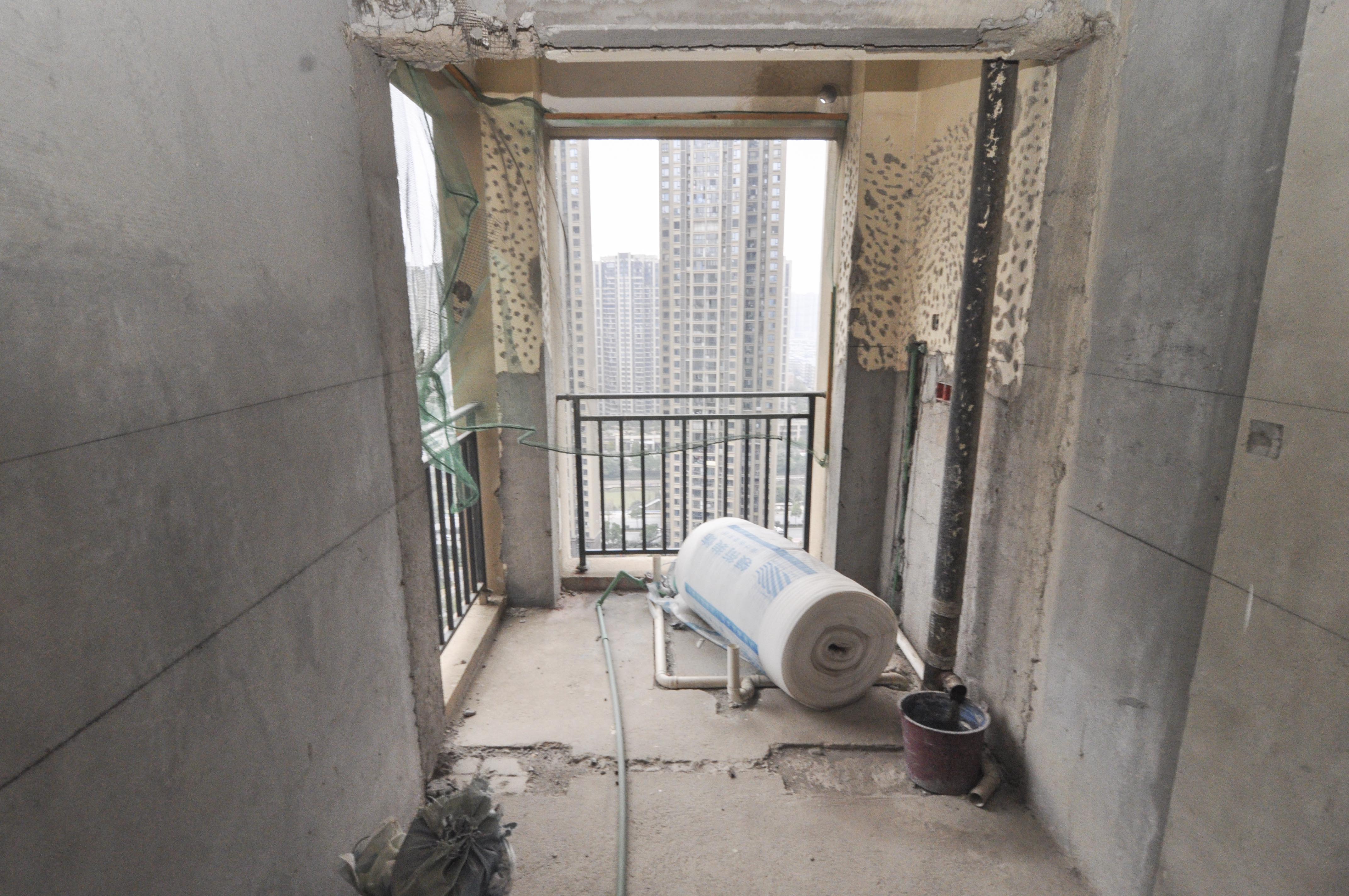 中建梅溪湖中心  4室2厅2卫    358.0万其他
