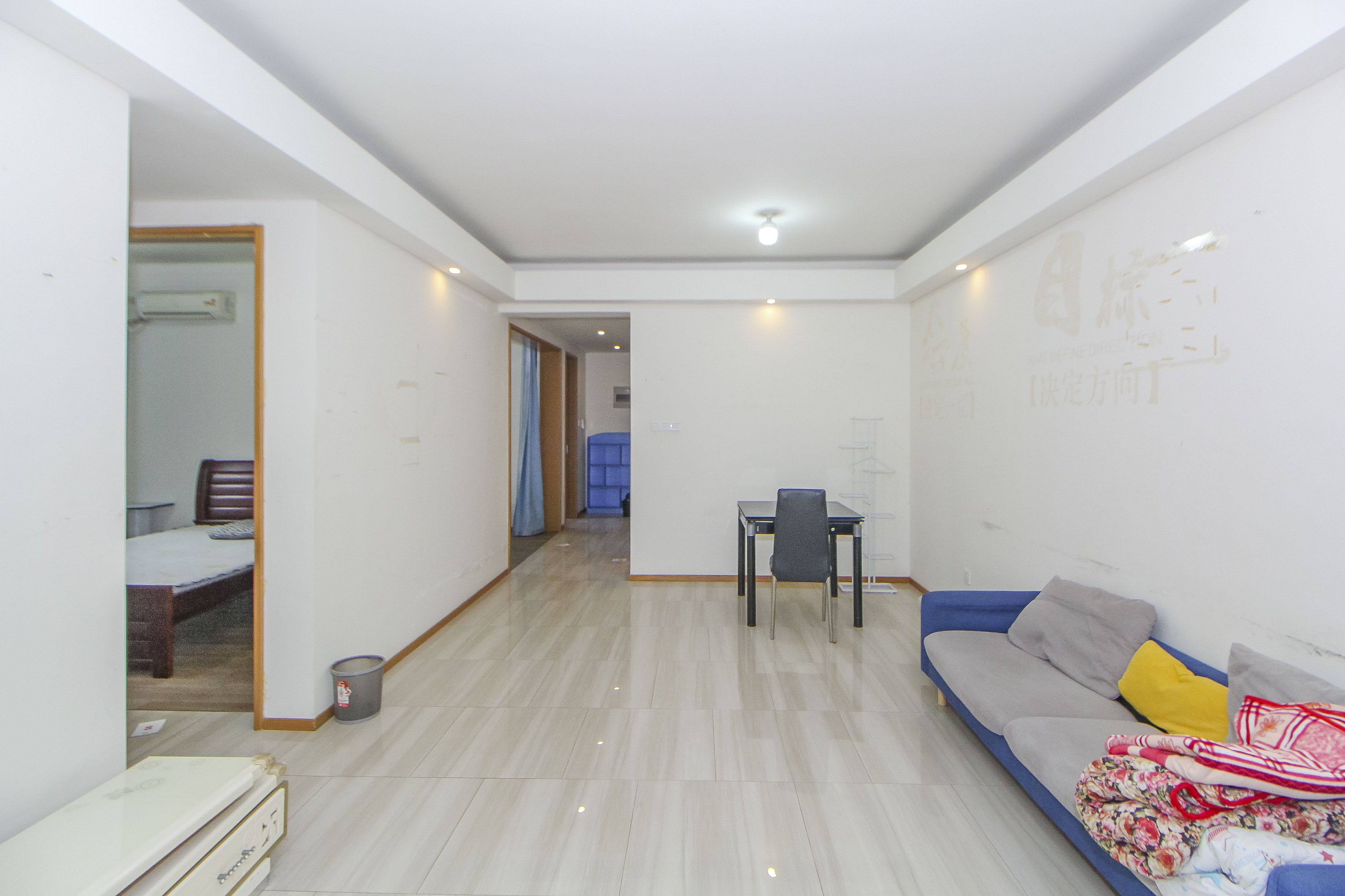 阳光100一期、四五期  3室2厅1卫   85.00万 阳光100一期、四五期  3室2厅1卫   85.00万客厅