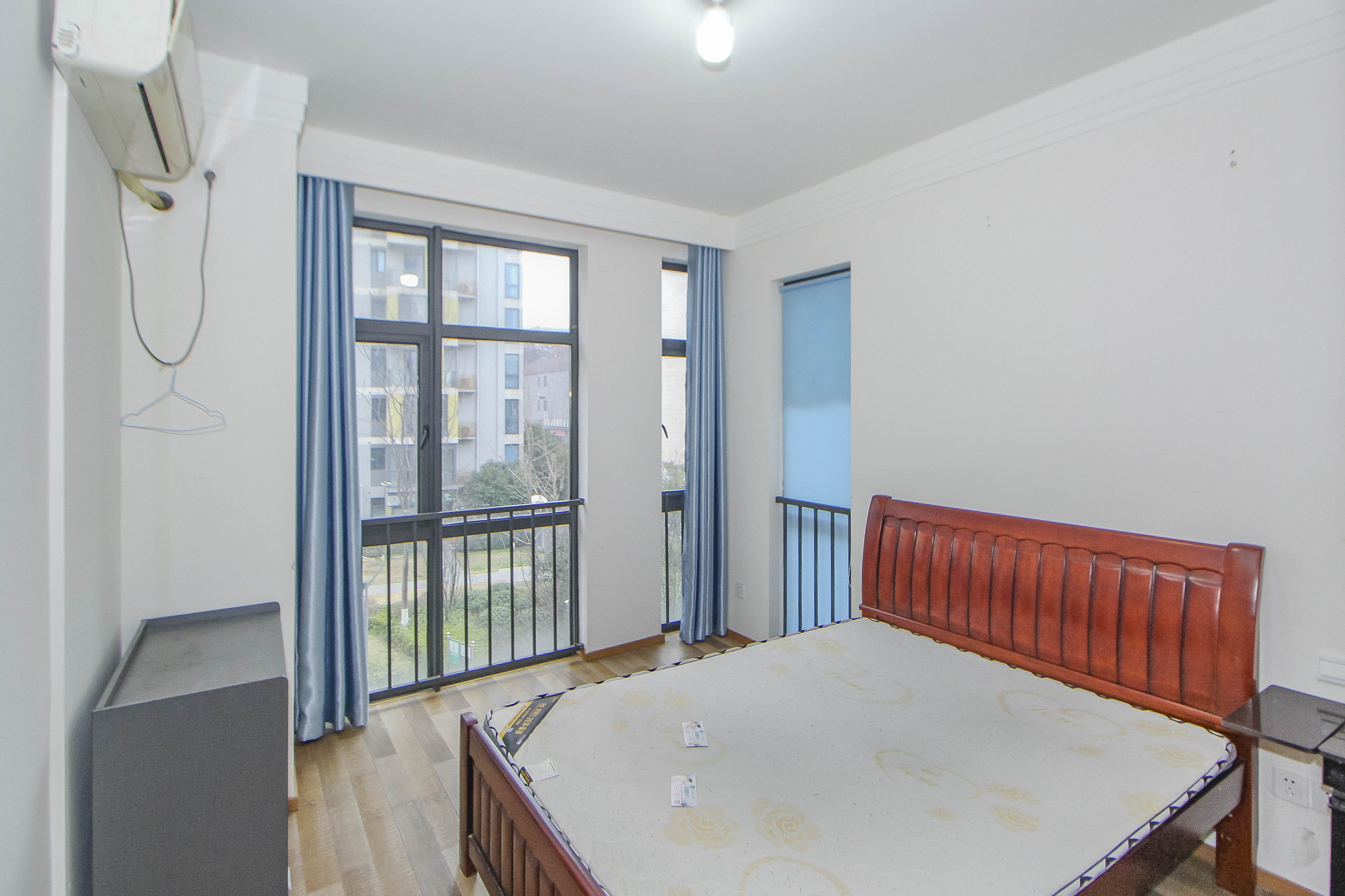 阳光100一期、四五期  3室2厅1卫   85.00万 阳光100一期、四五期  3室2厅1卫   85.00万卧室