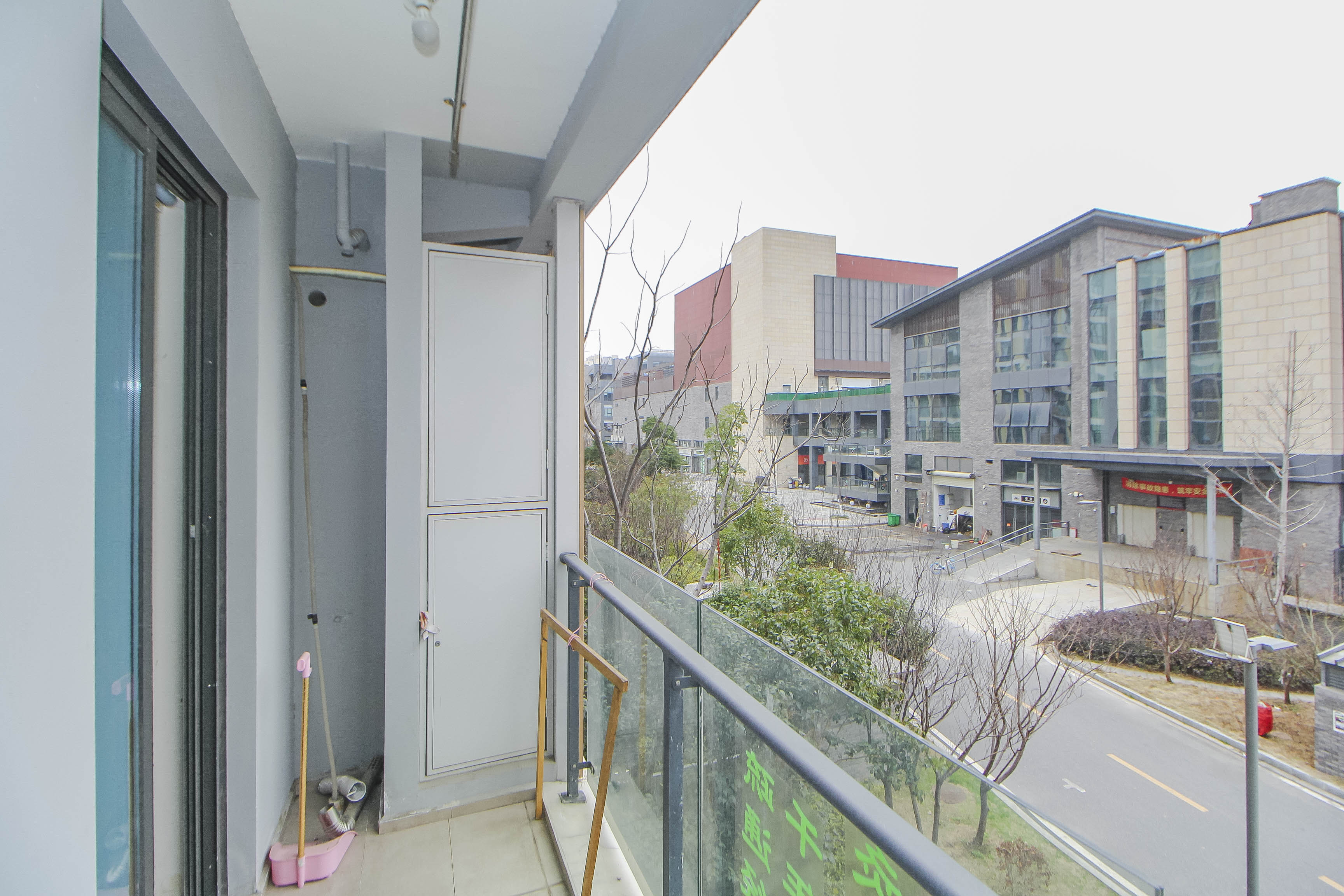 阳光100一期、四五期  3室2厅1卫   85.00万 阳光100一期、四五期  3室2厅1卫   85.00万阳台