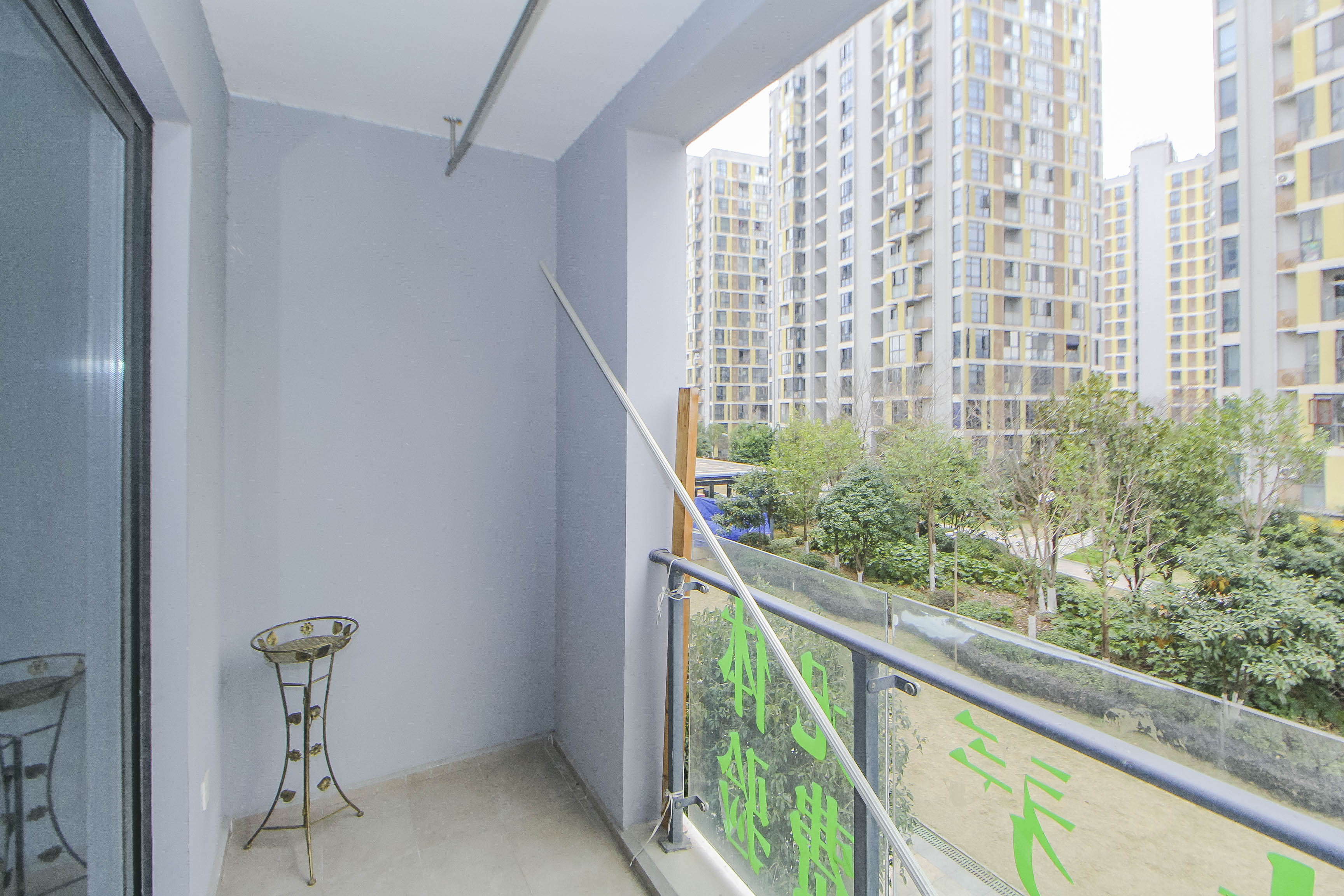 阳光100一期、四五期  3室2厅1卫   85.00万 阳光100一期、四五期  3室2厅1卫   85.00万阳台