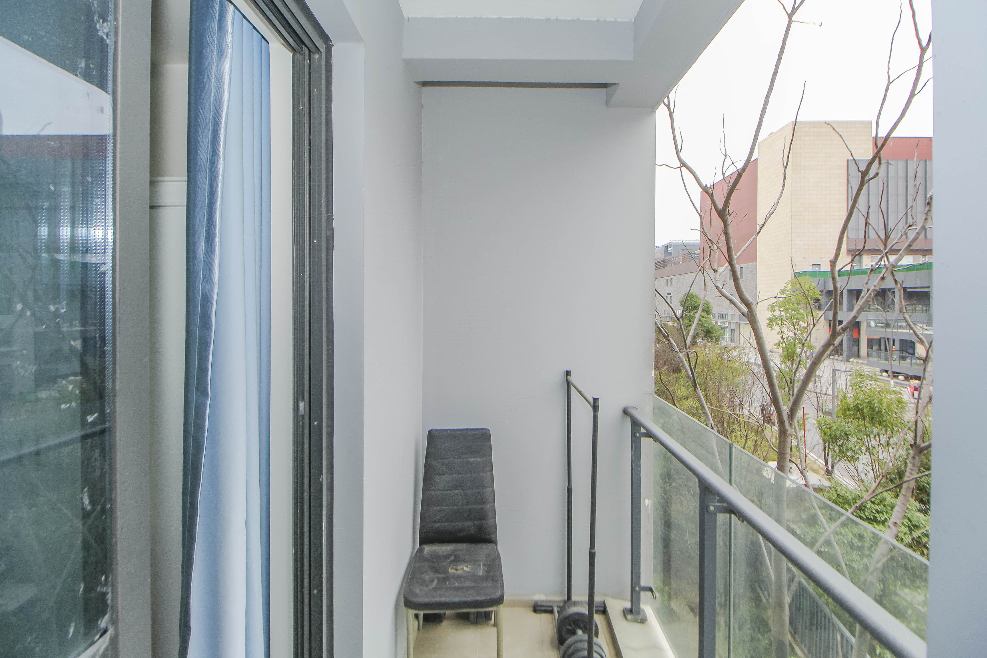 阳光100一期、四五期  3室2厅1卫   85.00万 阳光100一期、四五期  3室2厅1卫   85.00万阳台