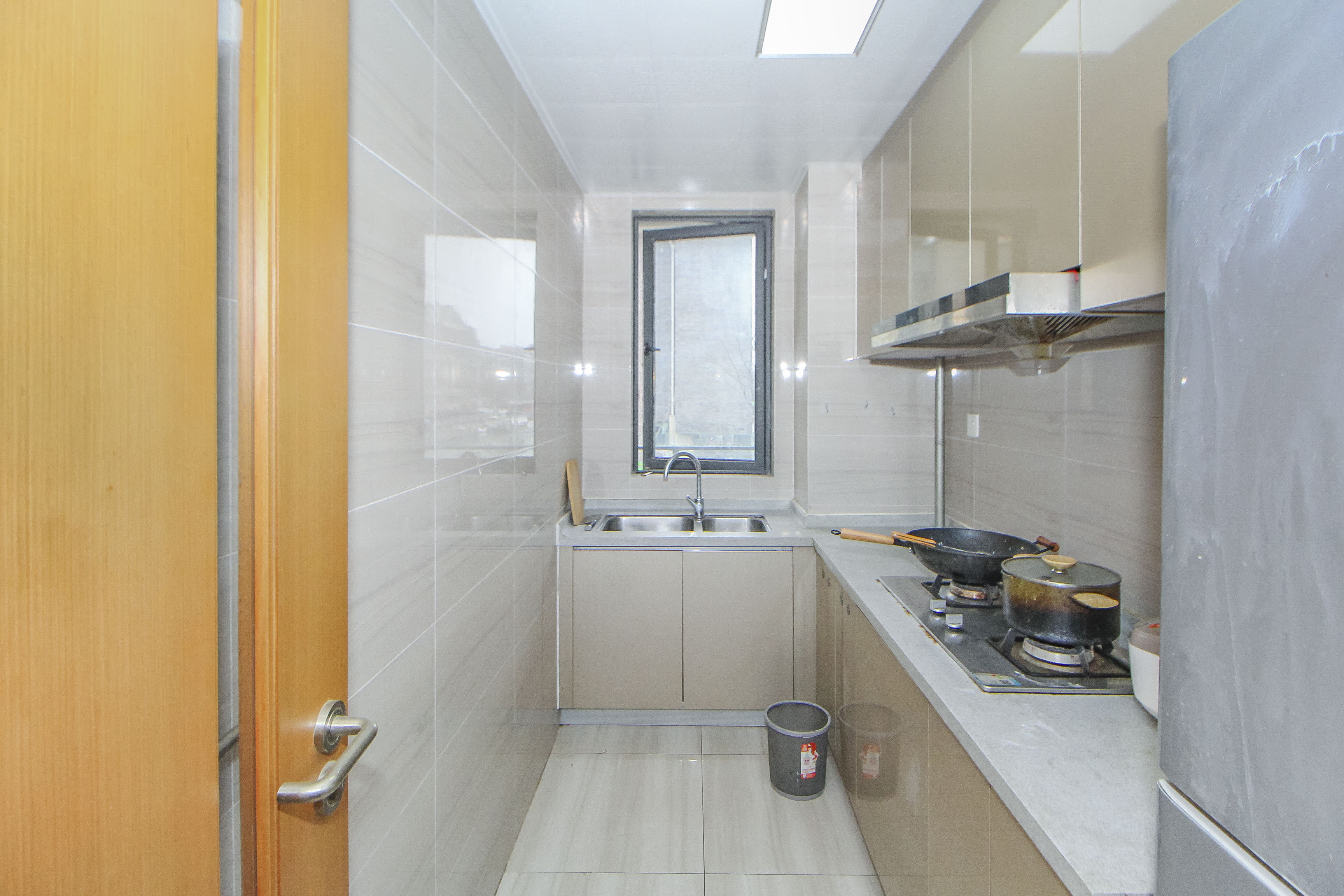 阳光100一期、四五期  3室2厅1卫   85.00万 阳光100一期、四五期  3室2厅1卫   85.00万厨房