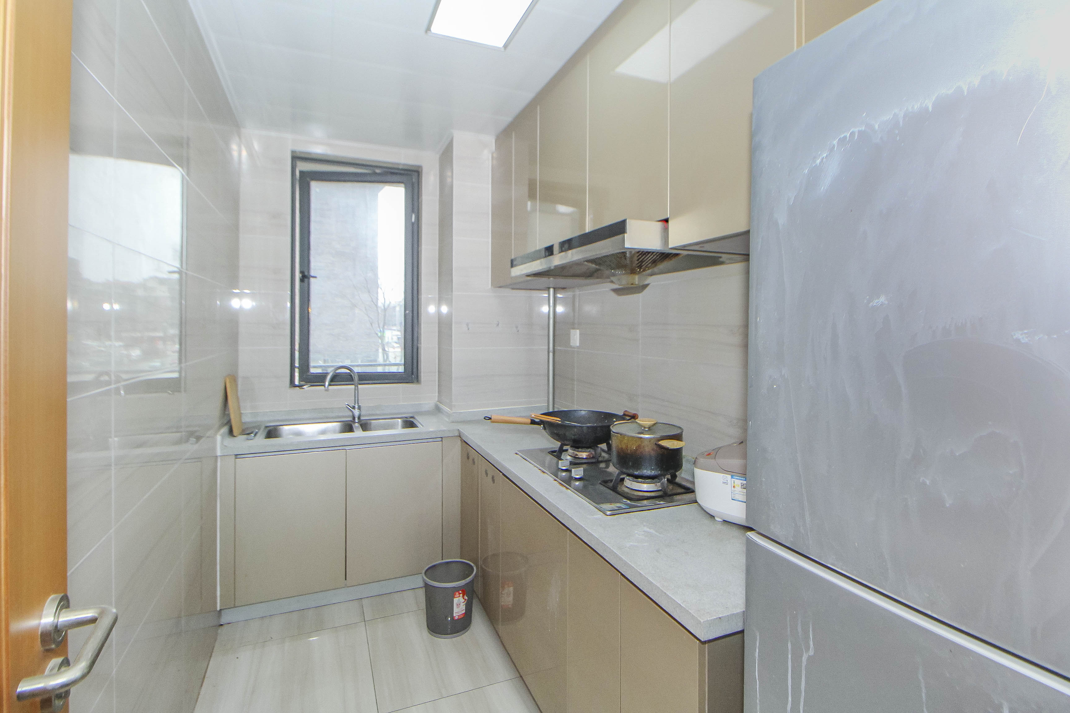 阳光100一期、四五期  3室2厅1卫   85.00万 阳光100一期、四五期  3室2厅1卫   85.00万厨房