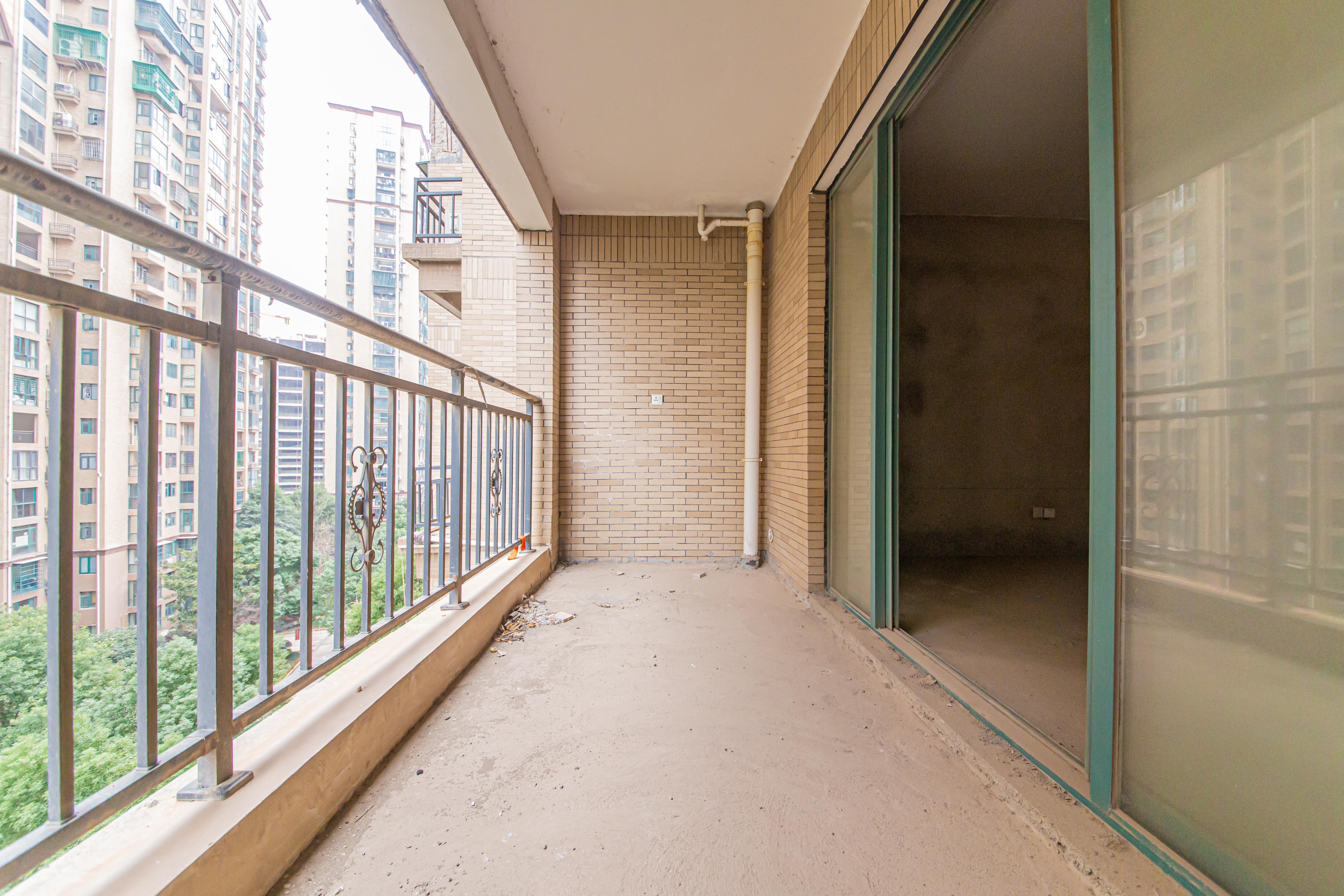 克拉美丽山庄(晟领国际) 3室2厅1卫 118.0万 克拉美丽山庄(晟领国际) 3室2厅1卫 118.0万阳台