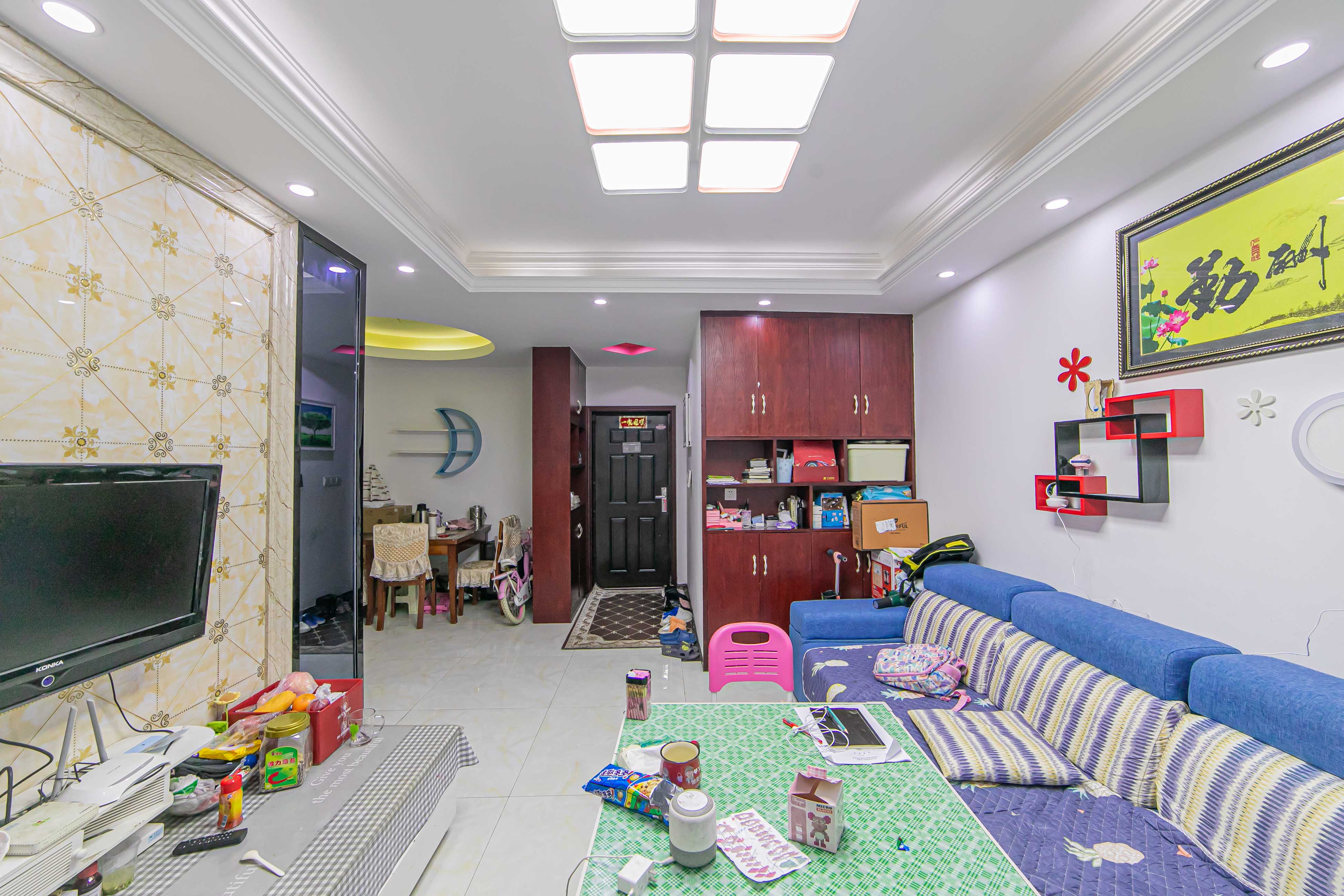 泊林晶城  2室2厅1卫    49.78万 泊林晶城  2室2厅1卫    49.78万客厅