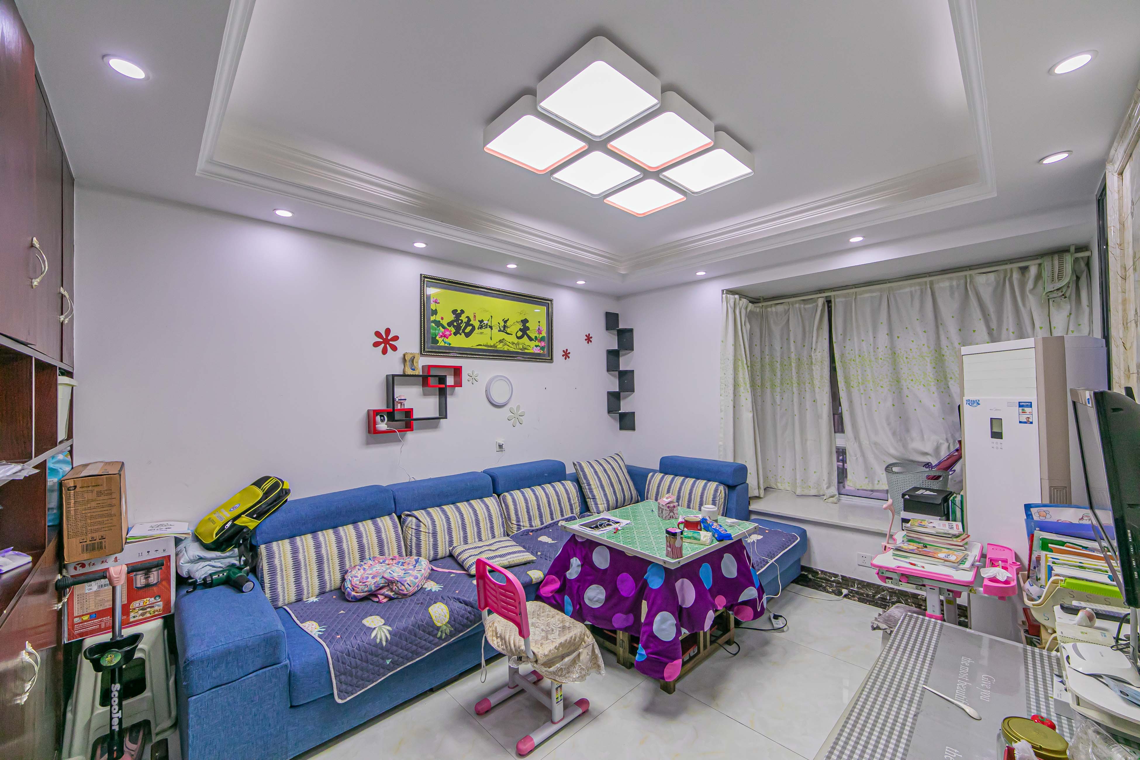 泊林晶城  2室2厅1卫    49.78万 泊林晶城  2室2厅1卫    49.78万客厅