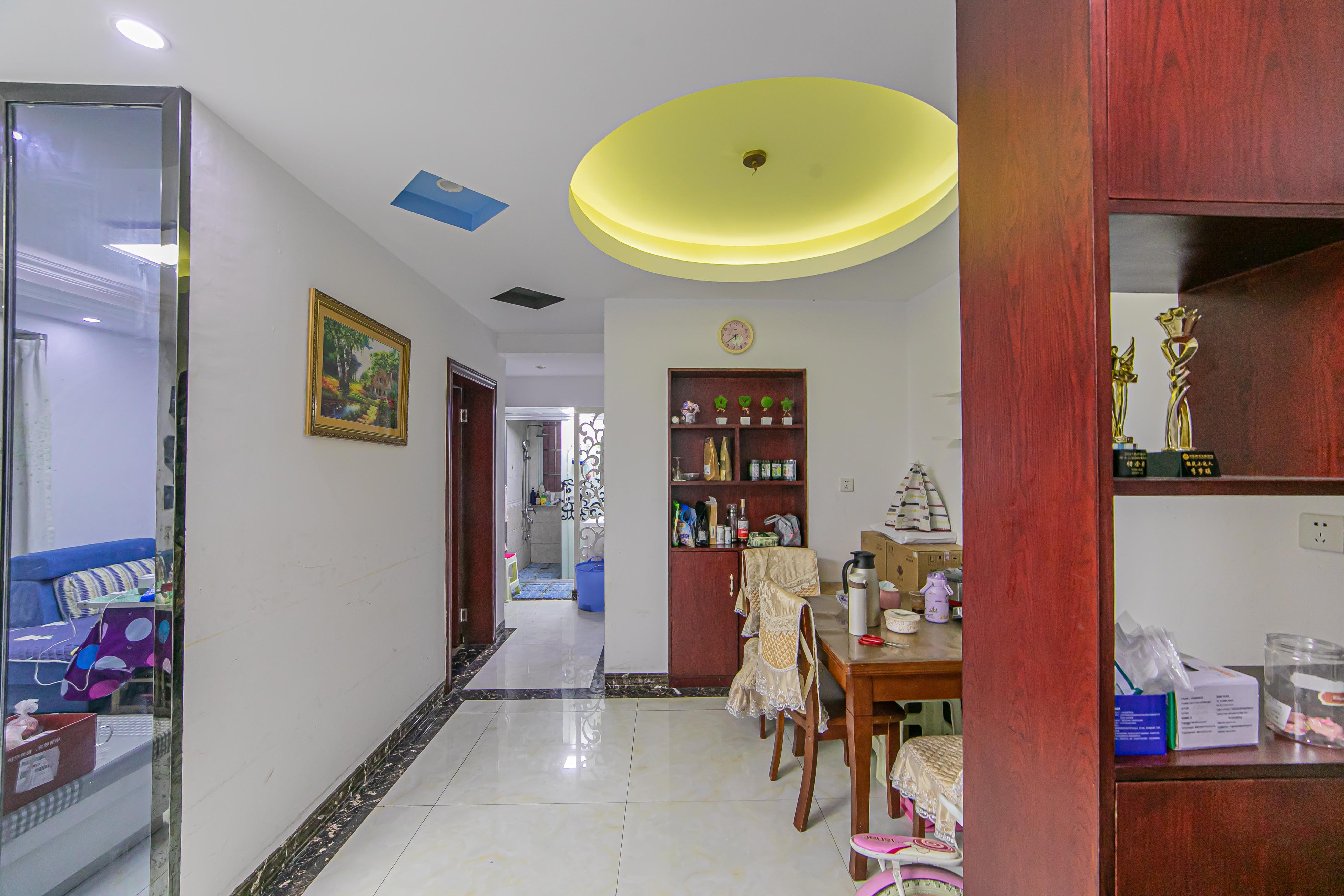 泊林晶城  2室2厅1卫    49.78万 泊林晶城  2室2厅1卫    49.78万客厅