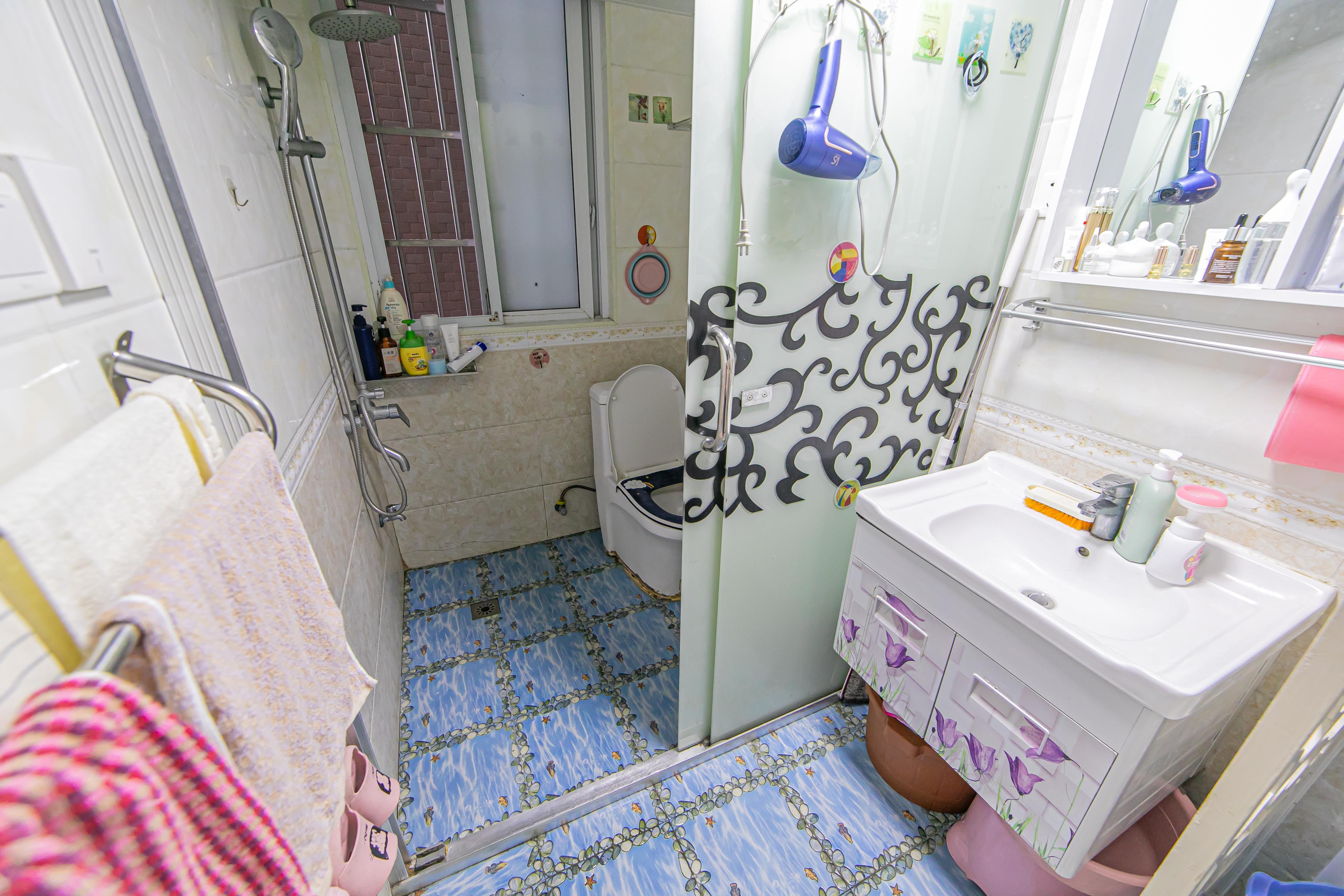 泊林晶城  2室2厅1卫    49.78万 泊林晶城  2室2厅1卫    49.78万卫生间