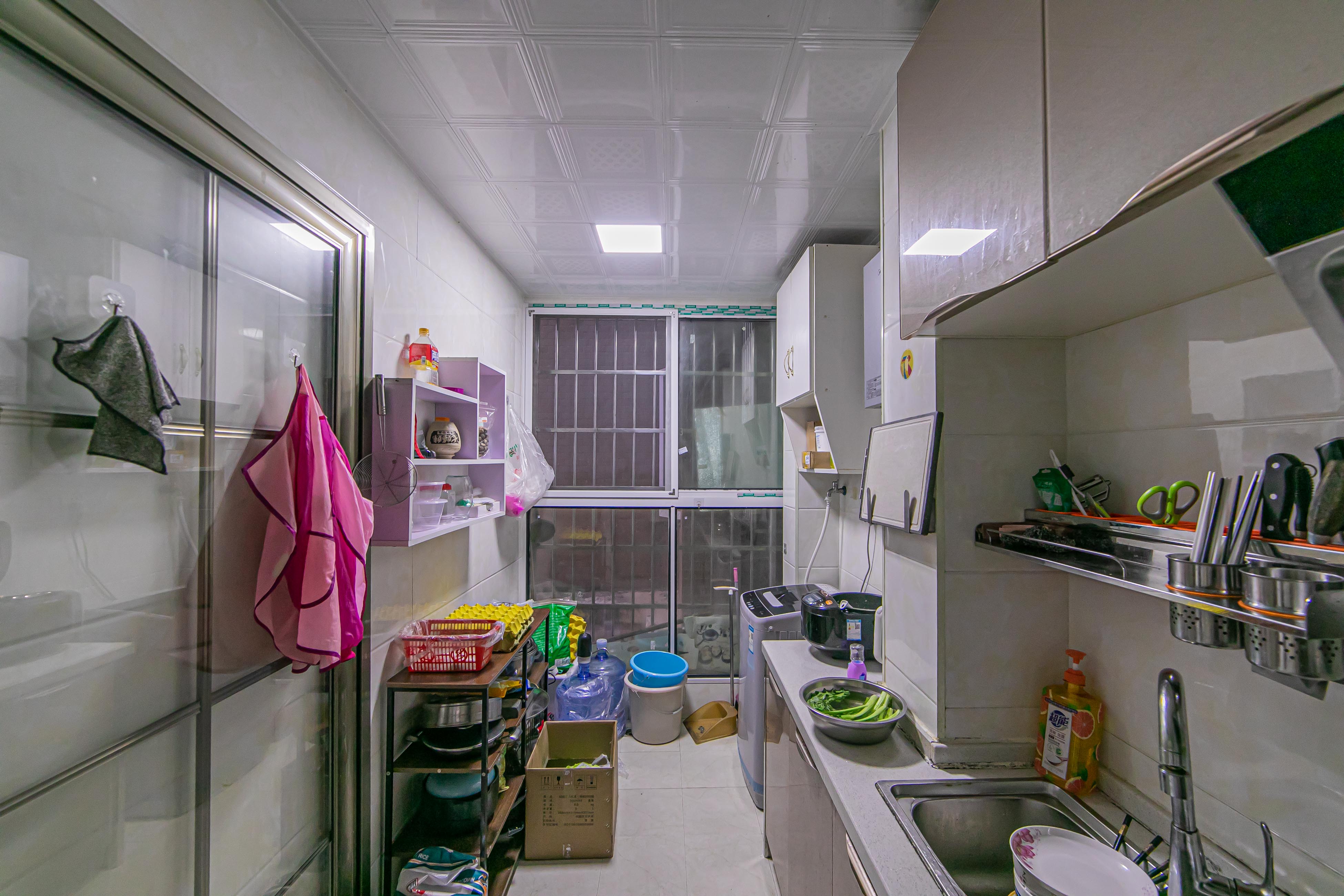 泊林晶城  2室2厅1卫    49.78万 泊林晶城  2室2厅1卫    49.78万厨房