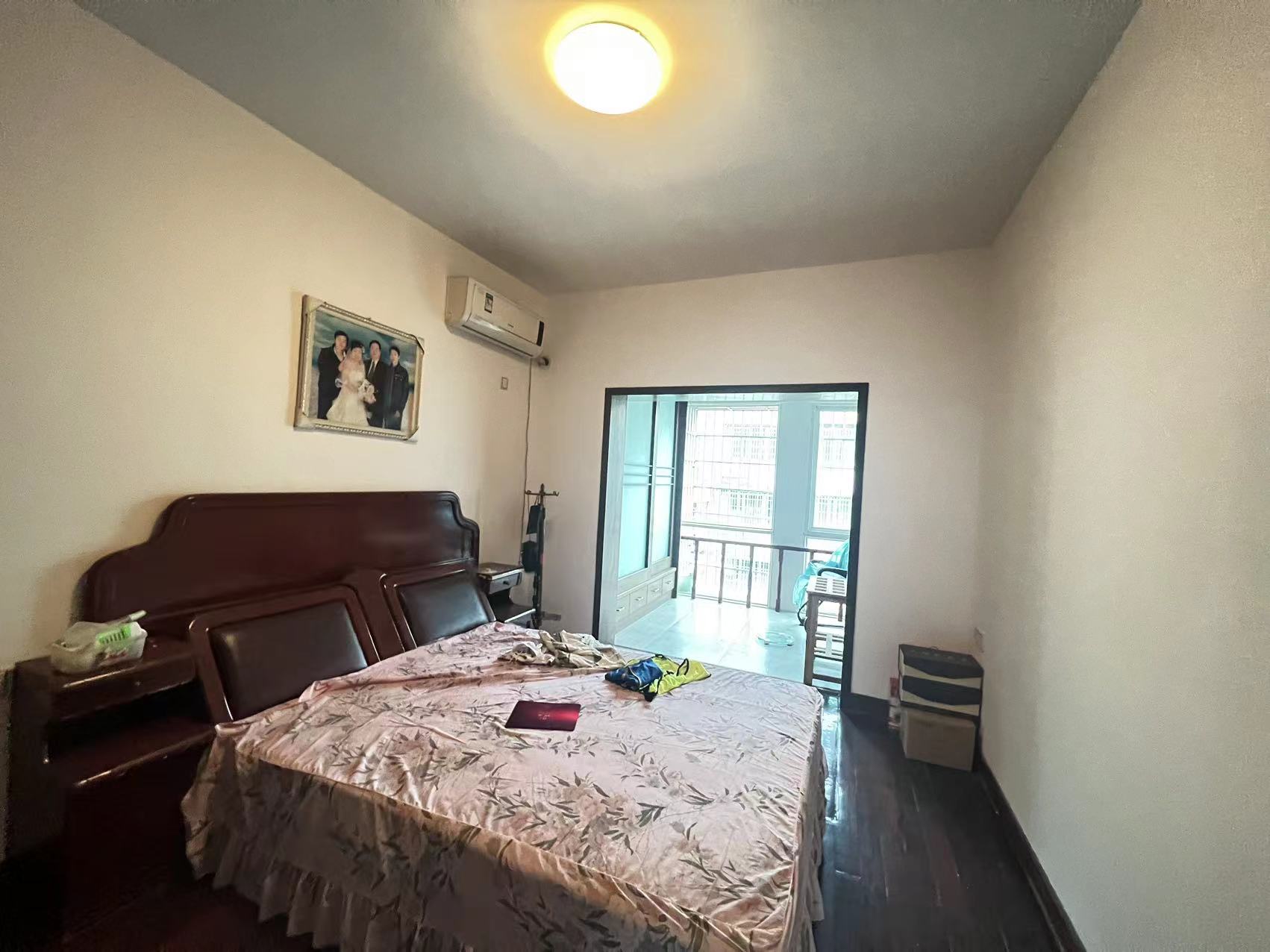 银海花园D区球坪村 4室2厅1卫 58.80万 银海花园D区球坪村 4室2厅1卫 58.80万客厅