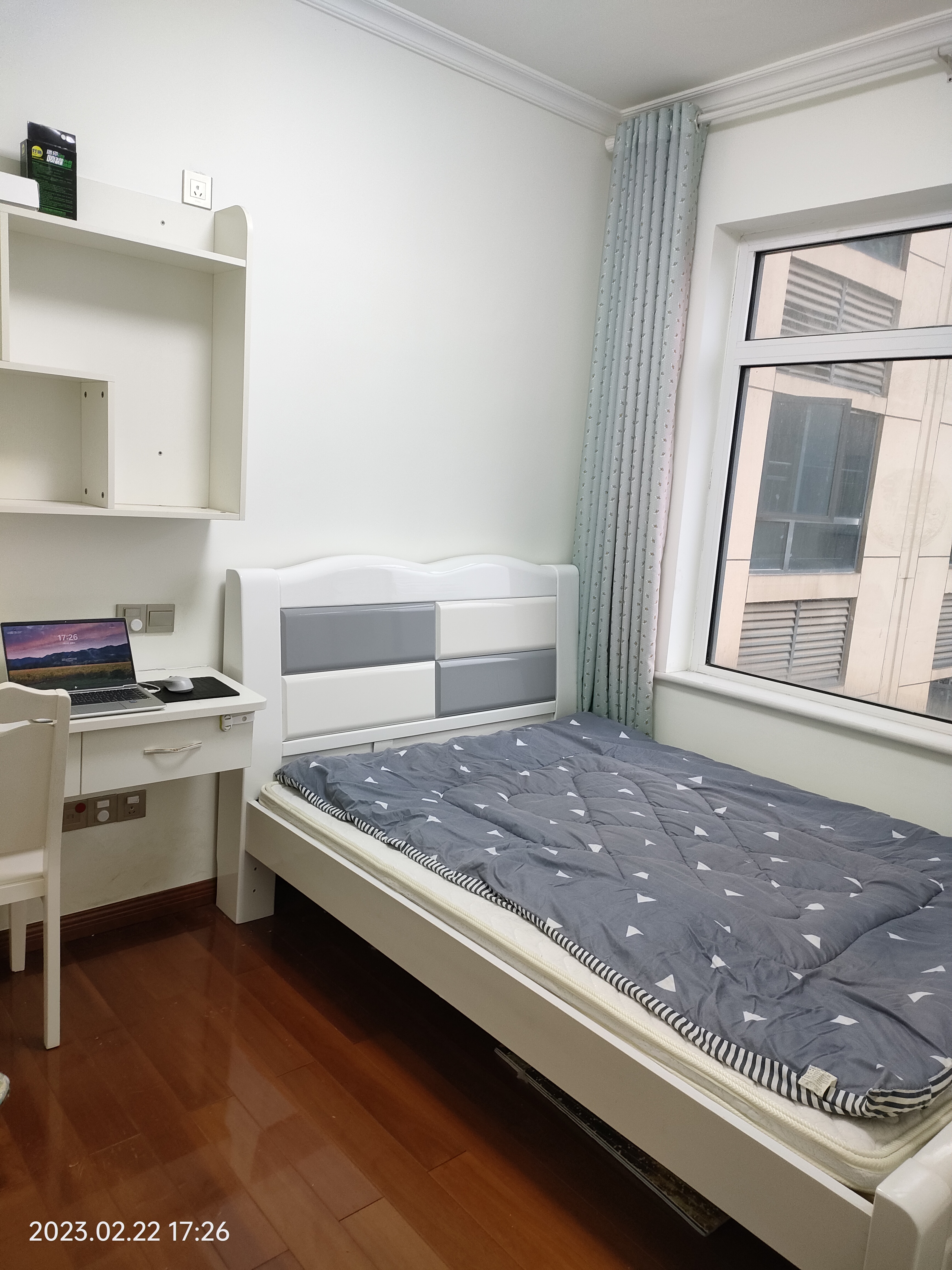 百弘学府城  3室2厅2卫   2400.00元/月室内图