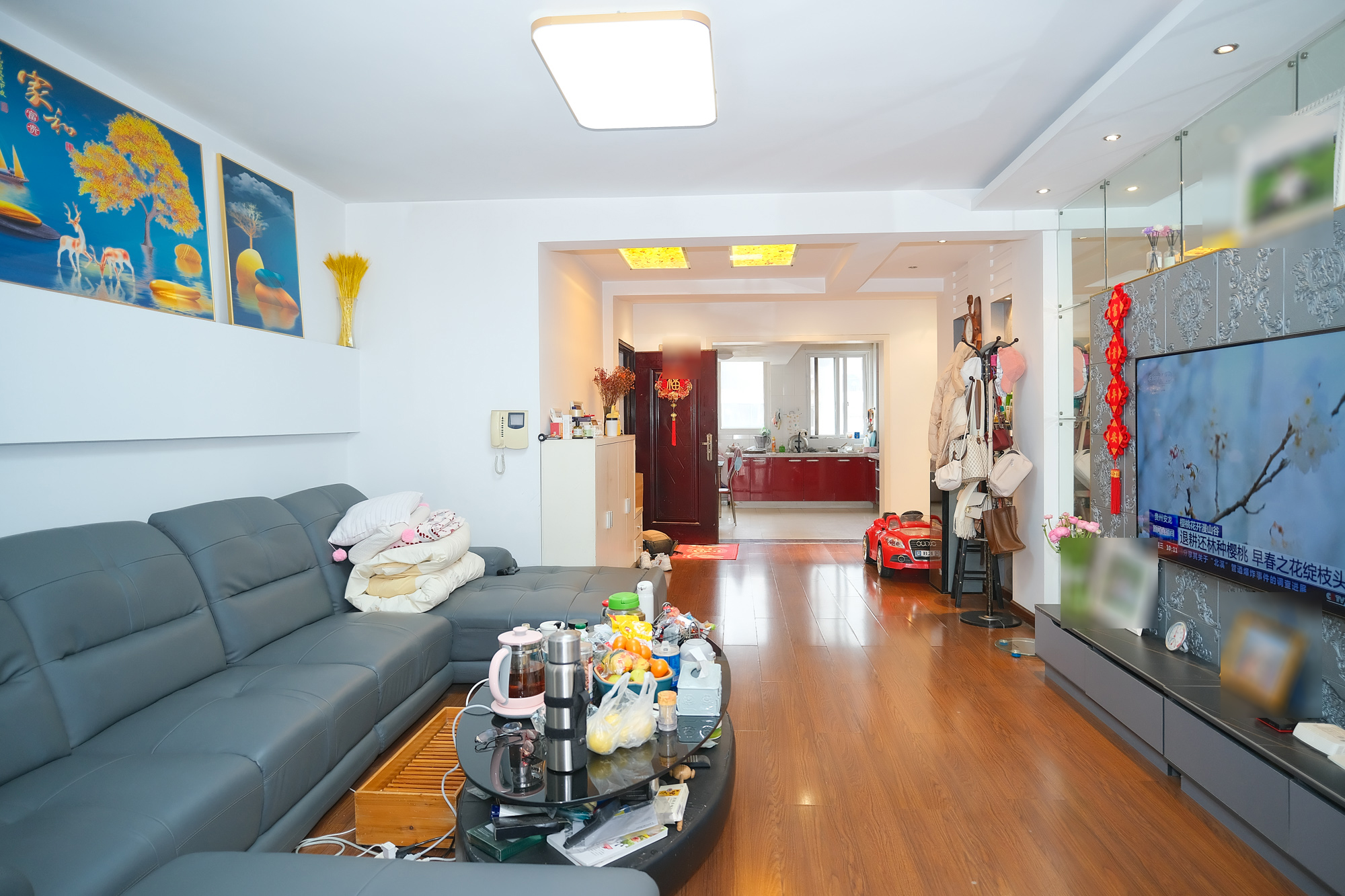 晶华美地 4室2厅2卫 99.80万 晶华美地 4室2厅2卫 99.80万客厅