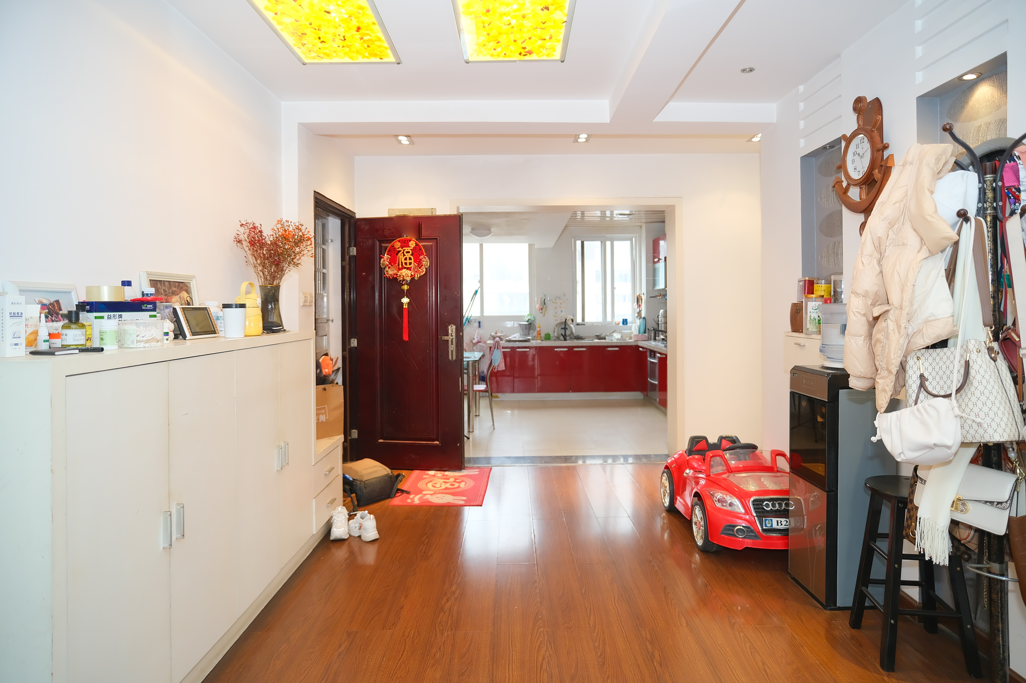 晶华美地 4室2厅2卫 99.80万 晶华美地 4室2厅2卫 99.80万客厅