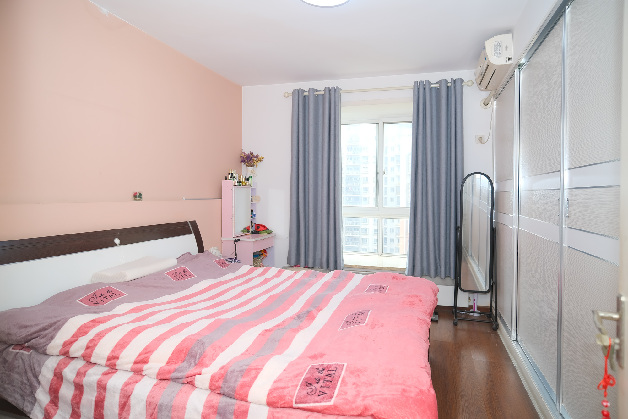 晶华美地 4室2厅2卫 99.80万 晶华美地 4室2厅2卫 99.80万卧室