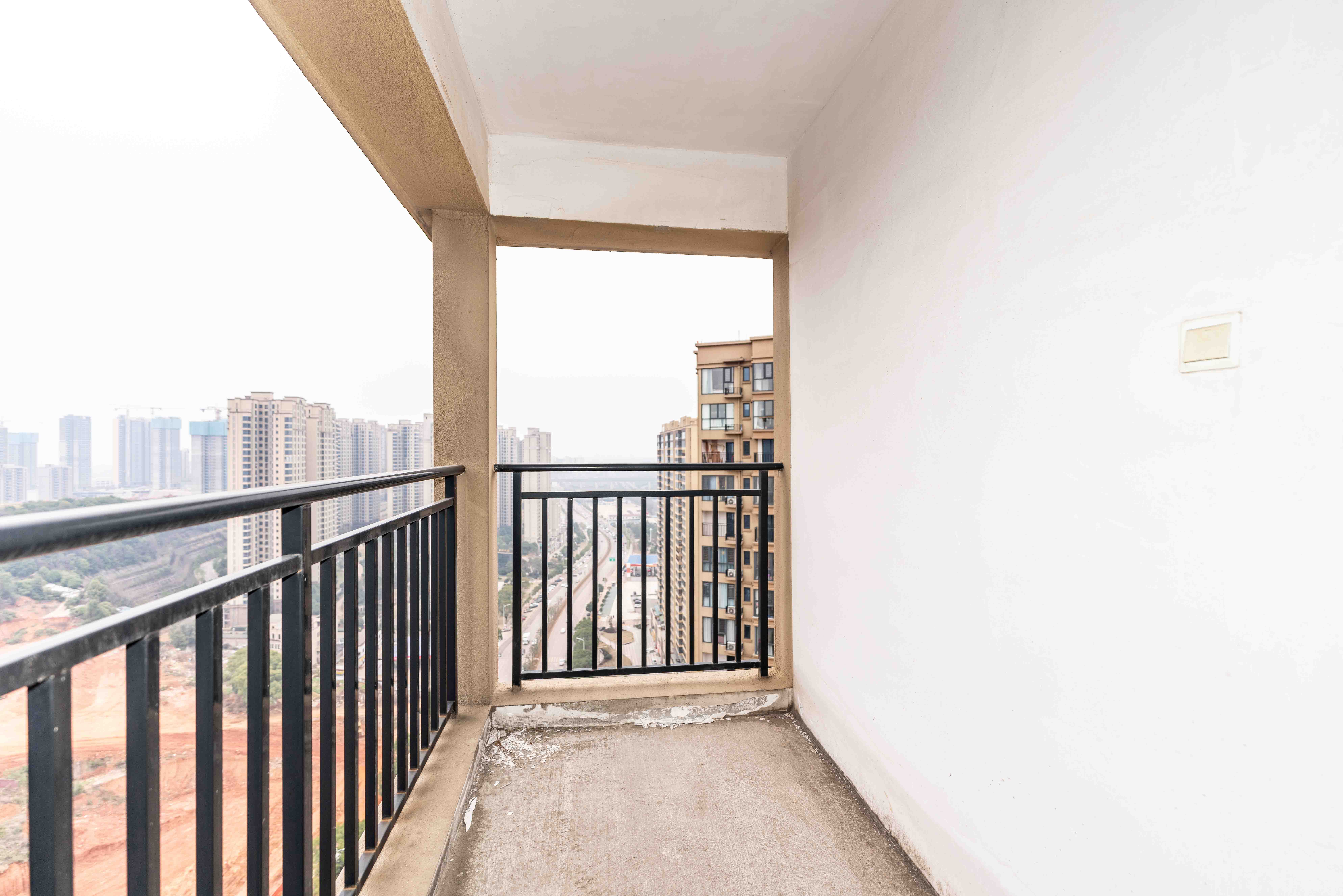 中建嘉和城 4室2厅2卫 95.0万 中建嘉和城 4室2厅2卫 95.0万阳台