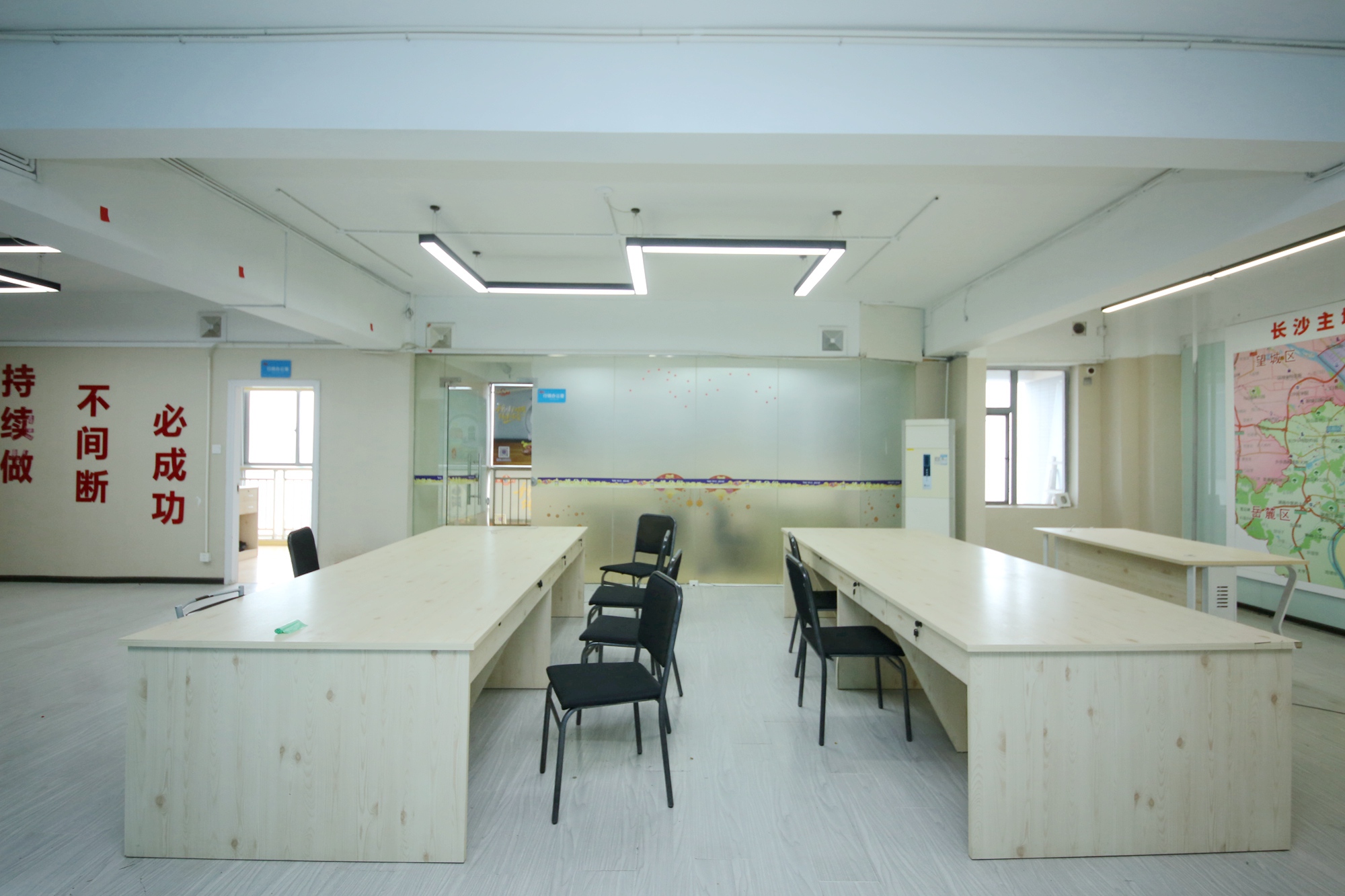 上城金都  4室2厅1卫    287.9万客厅