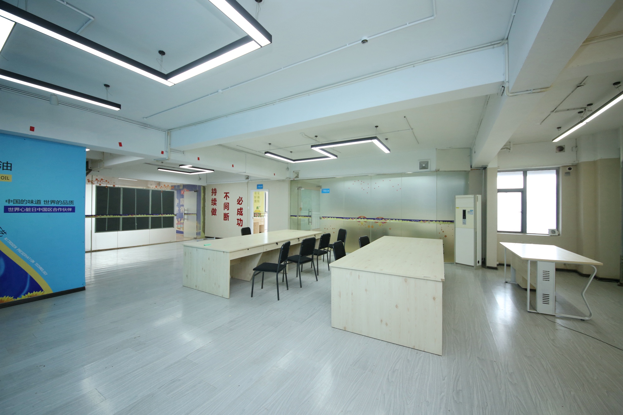 上城金都  4室2厅1卫    287.9万客厅