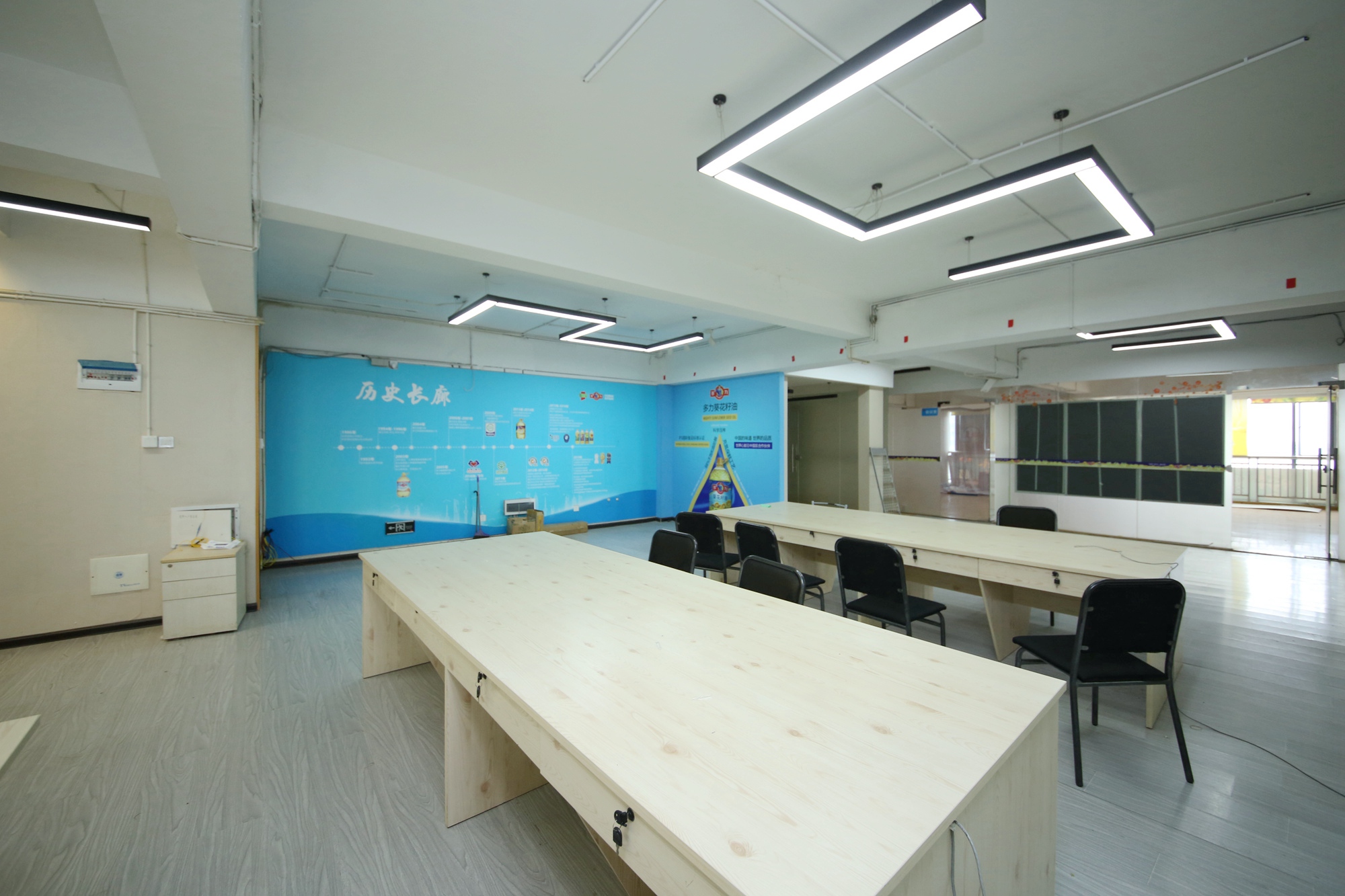 上城金都  4室2厅1卫    287.9万客厅