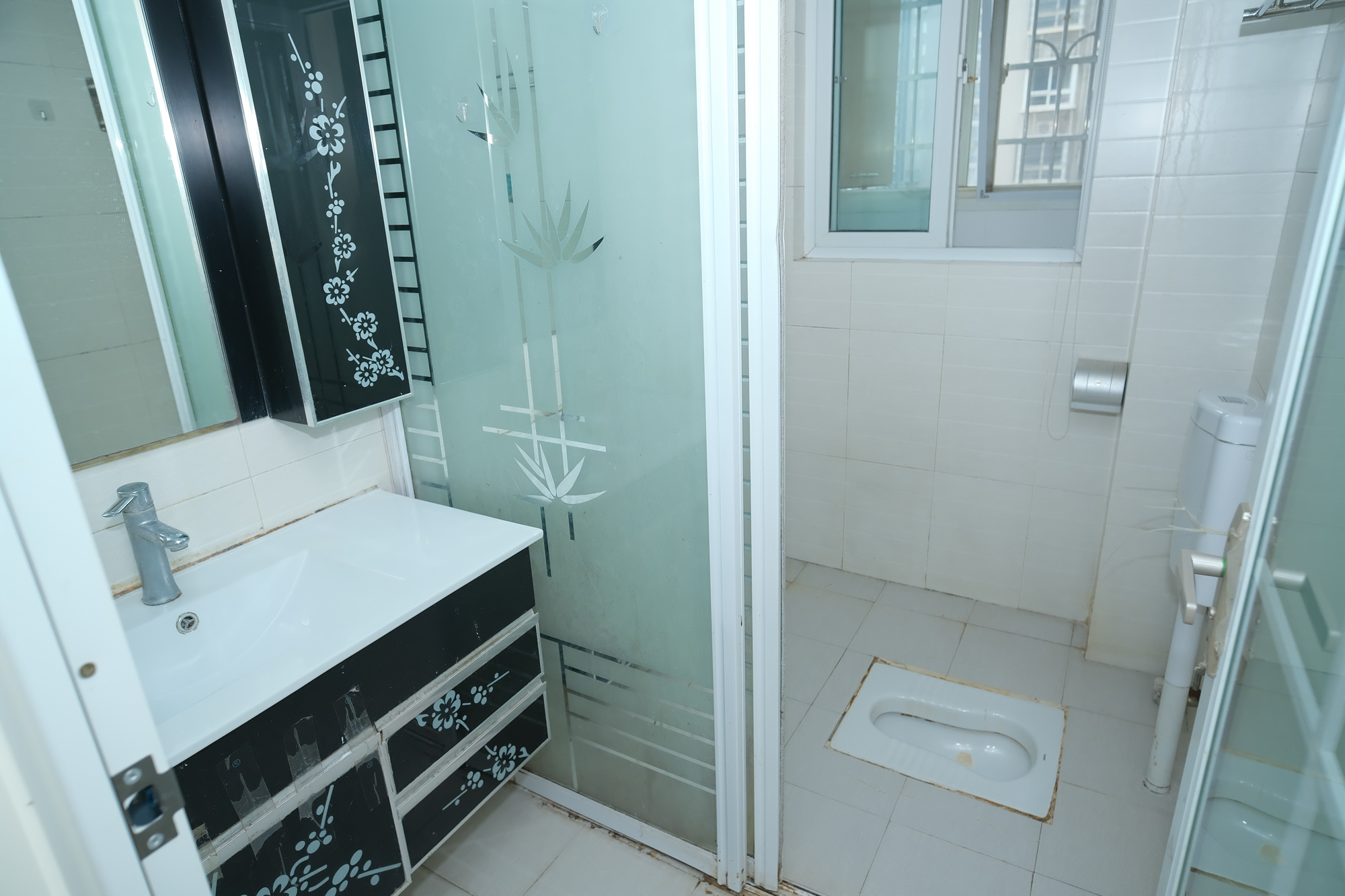 世景华庭 3室2厅2卫 66.0万 世景华庭 3室2厅2卫 66.0万卫生间