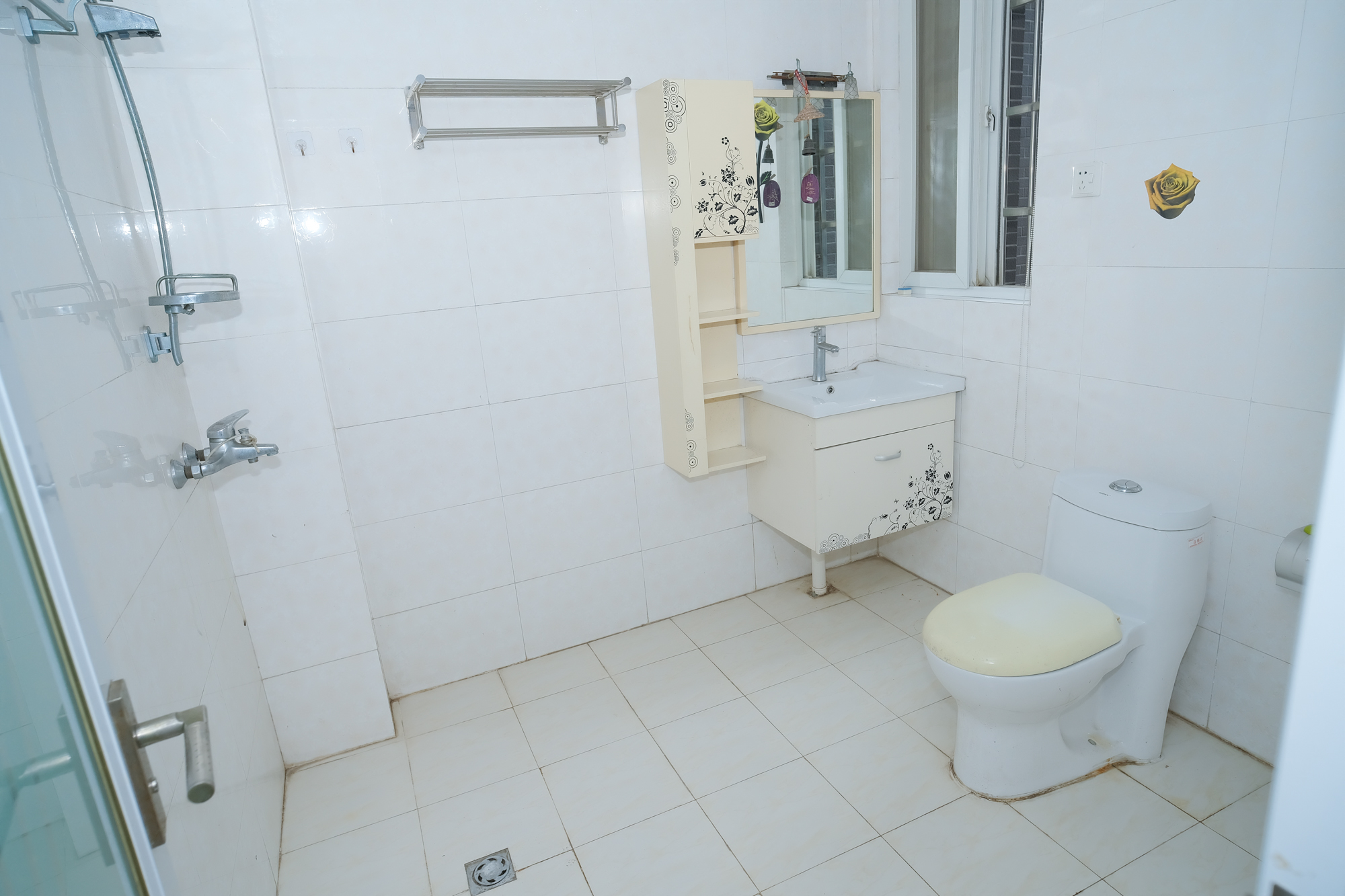 世景华庭 3室2厅2卫 66.0万 世景华庭 3室2厅2卫 66.0万卫生间