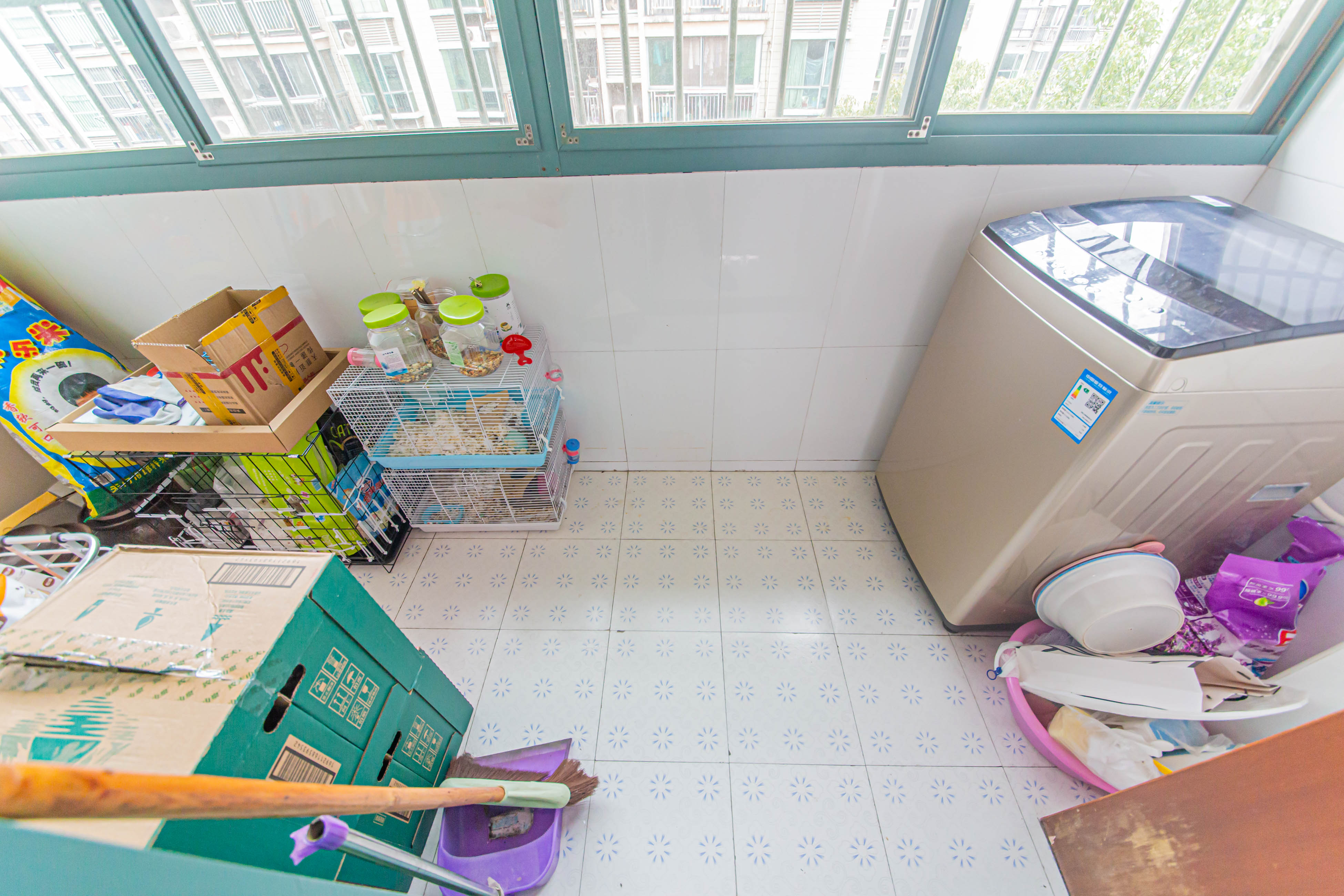 柠檬丽都 4室2厅1卫 68.0万 柠檬丽都 4室2厅1卫 68.0万阳台