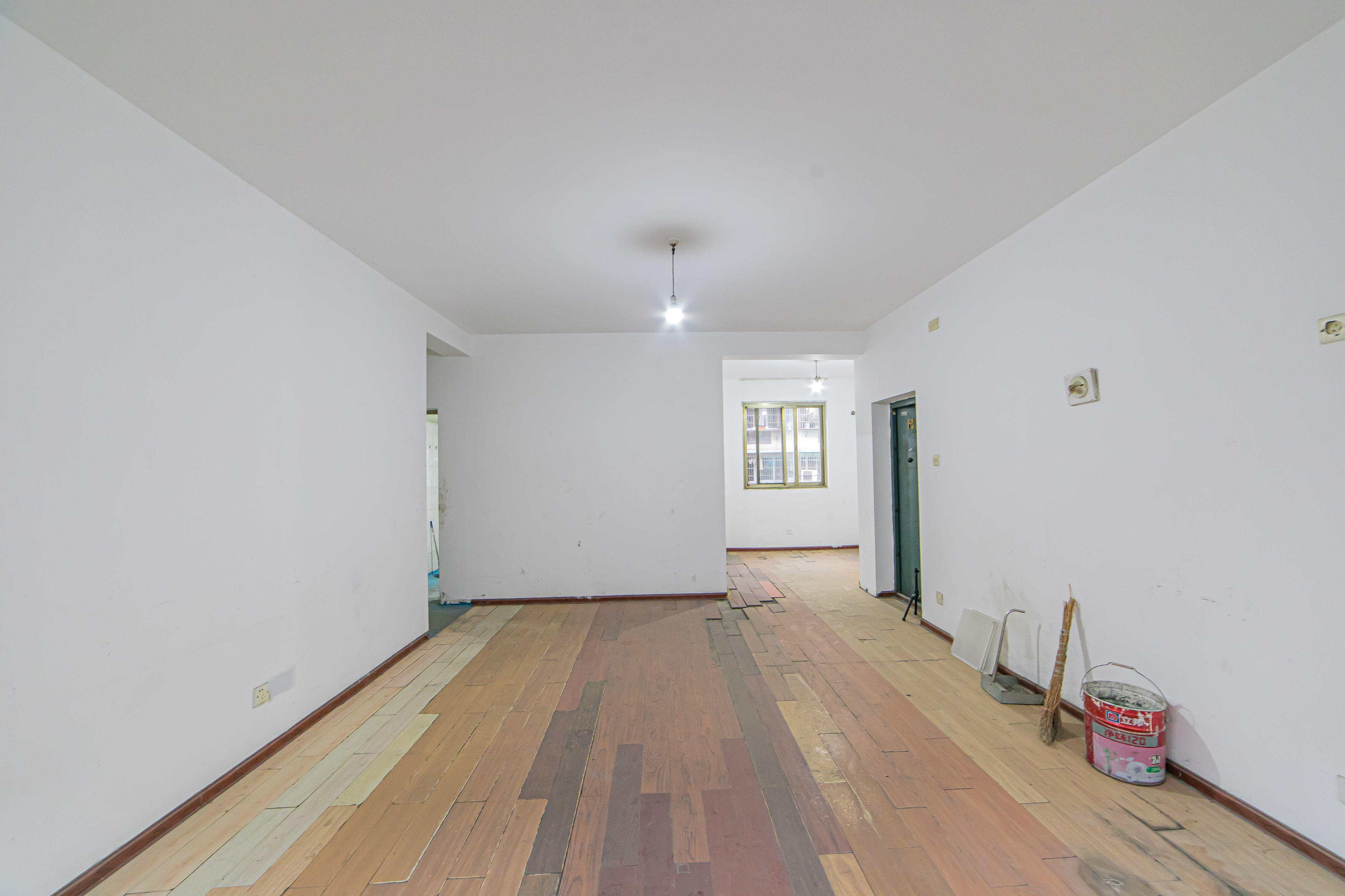 星邮小区 3室2厅1卫 55.0万 星邮小区 3室2厅1卫 55.0万客厅