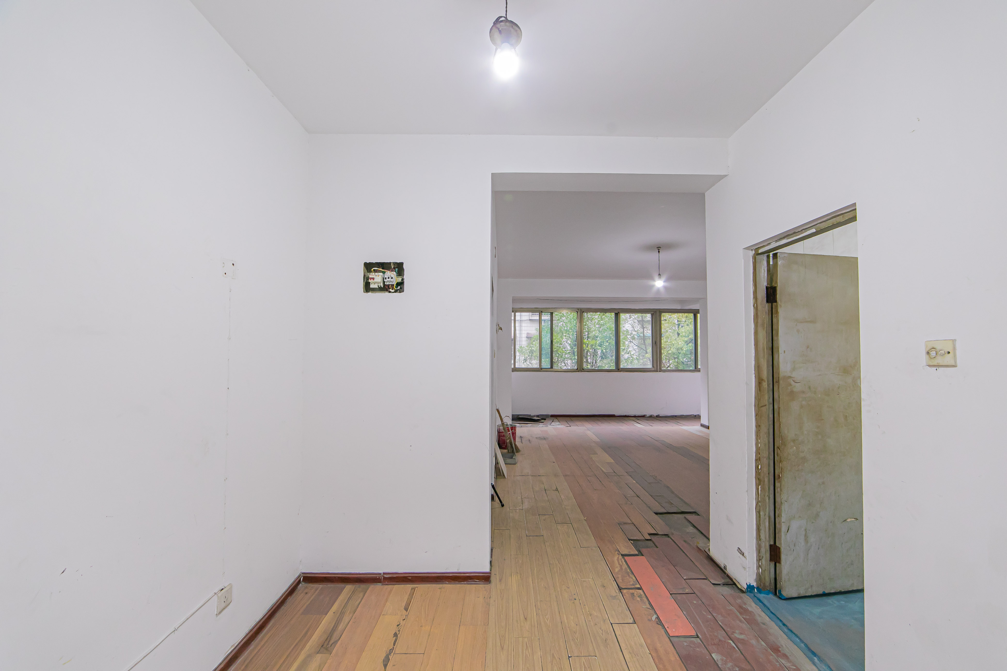 星邮小区 3室2厅1卫 55.0万 星邮小区 3室2厅1卫 55.0万客厅