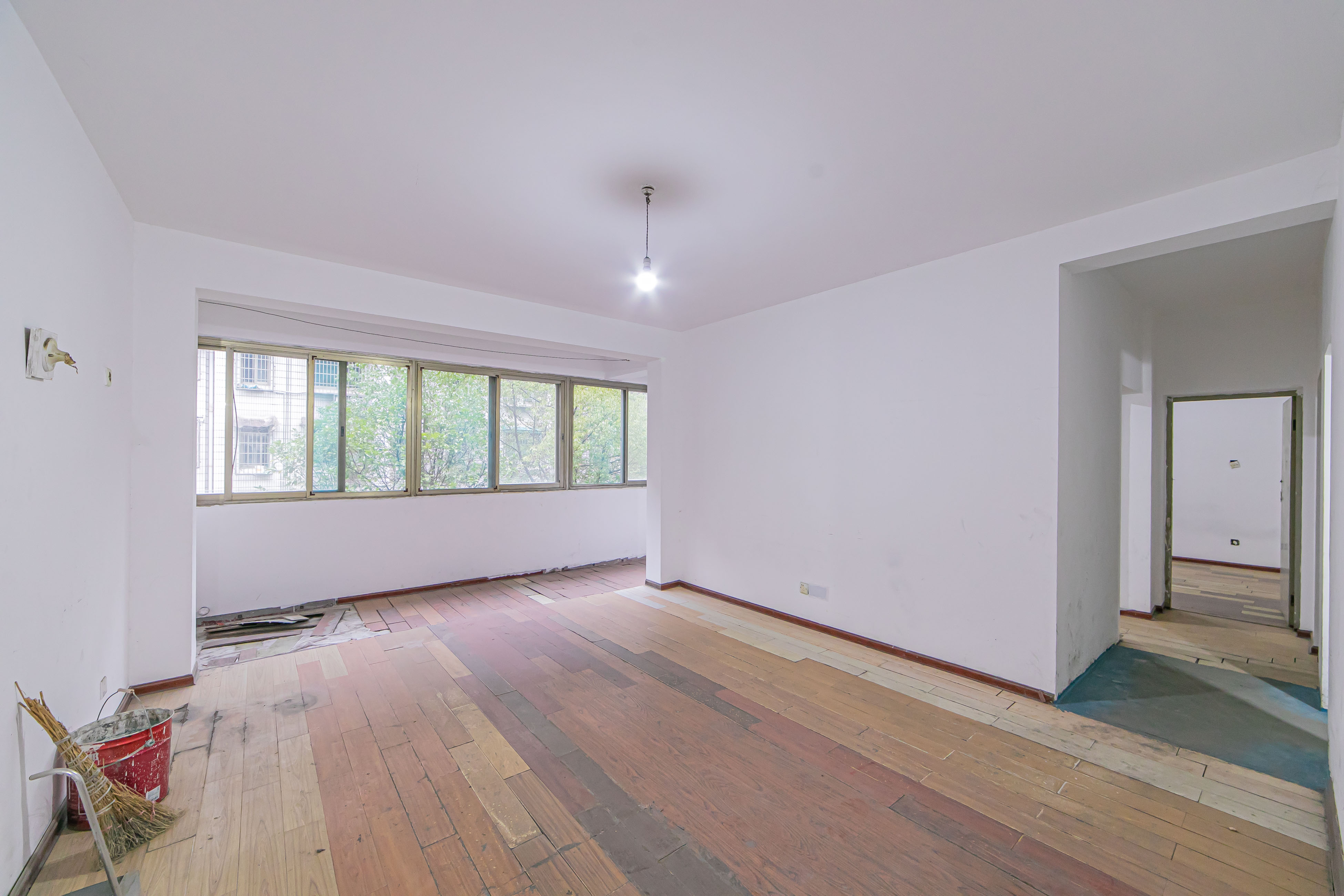 星邮小区 3室2厅1卫 55.0万 星邮小区 3室2厅1卫 55.0万客厅