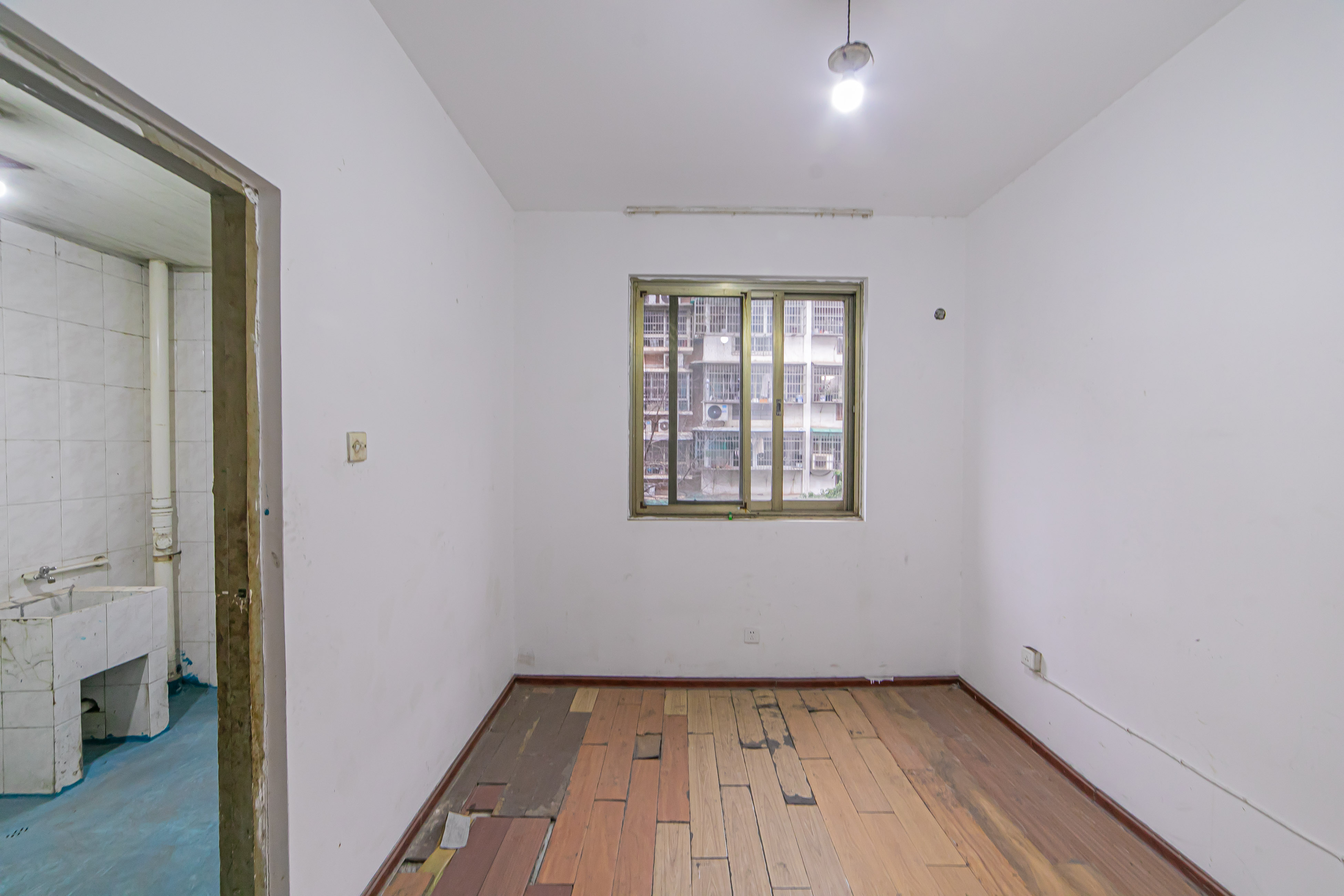 星邮小区 3室2厅1卫 55.0万 星邮小区 3室2厅1卫 55.0万客厅