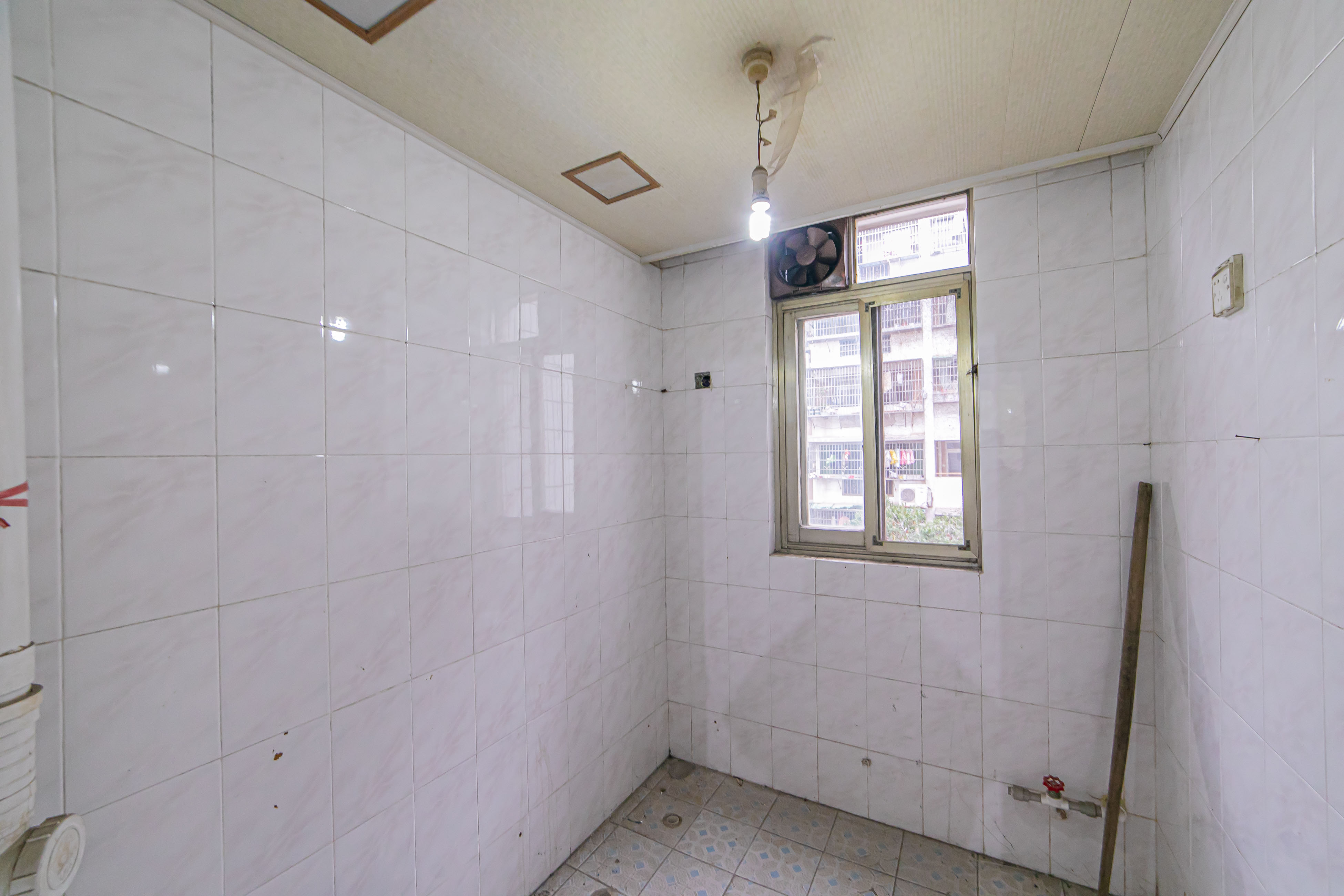 星邮小区 3室2厅1卫 55.0万 星邮小区 3室2厅1卫 55.0万卫生间