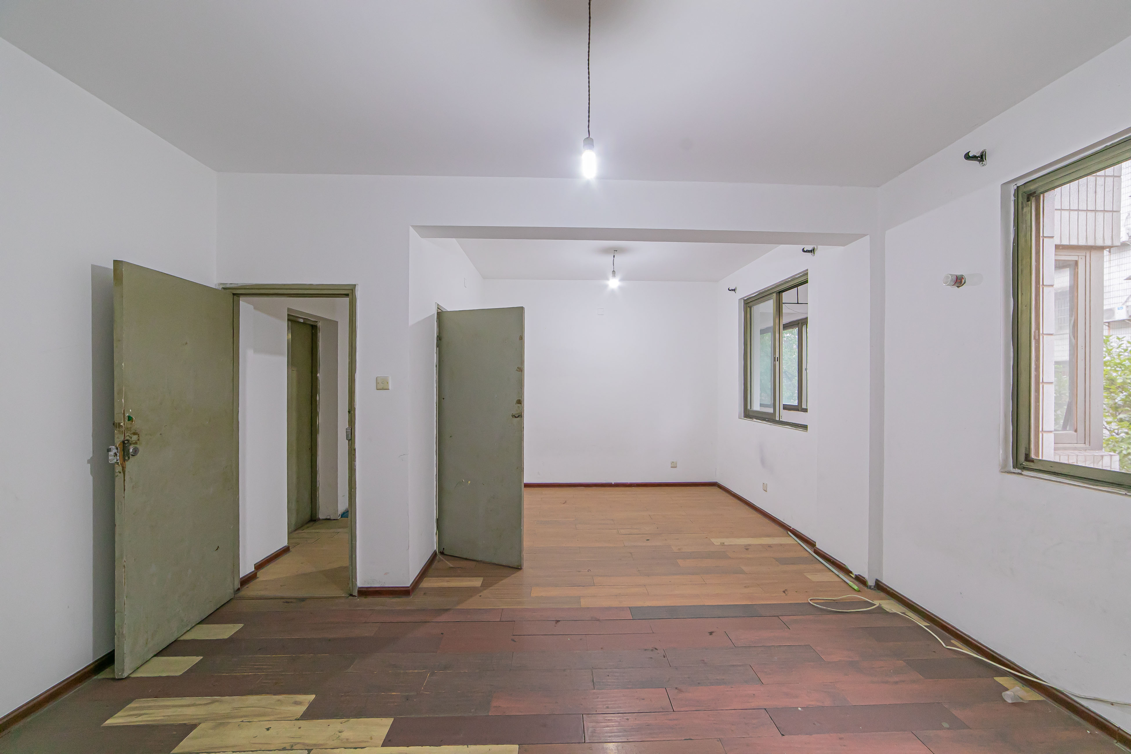 星邮小区 3室2厅1卫 55.0万 星邮小区 3室2厅1卫 55.0万卧室